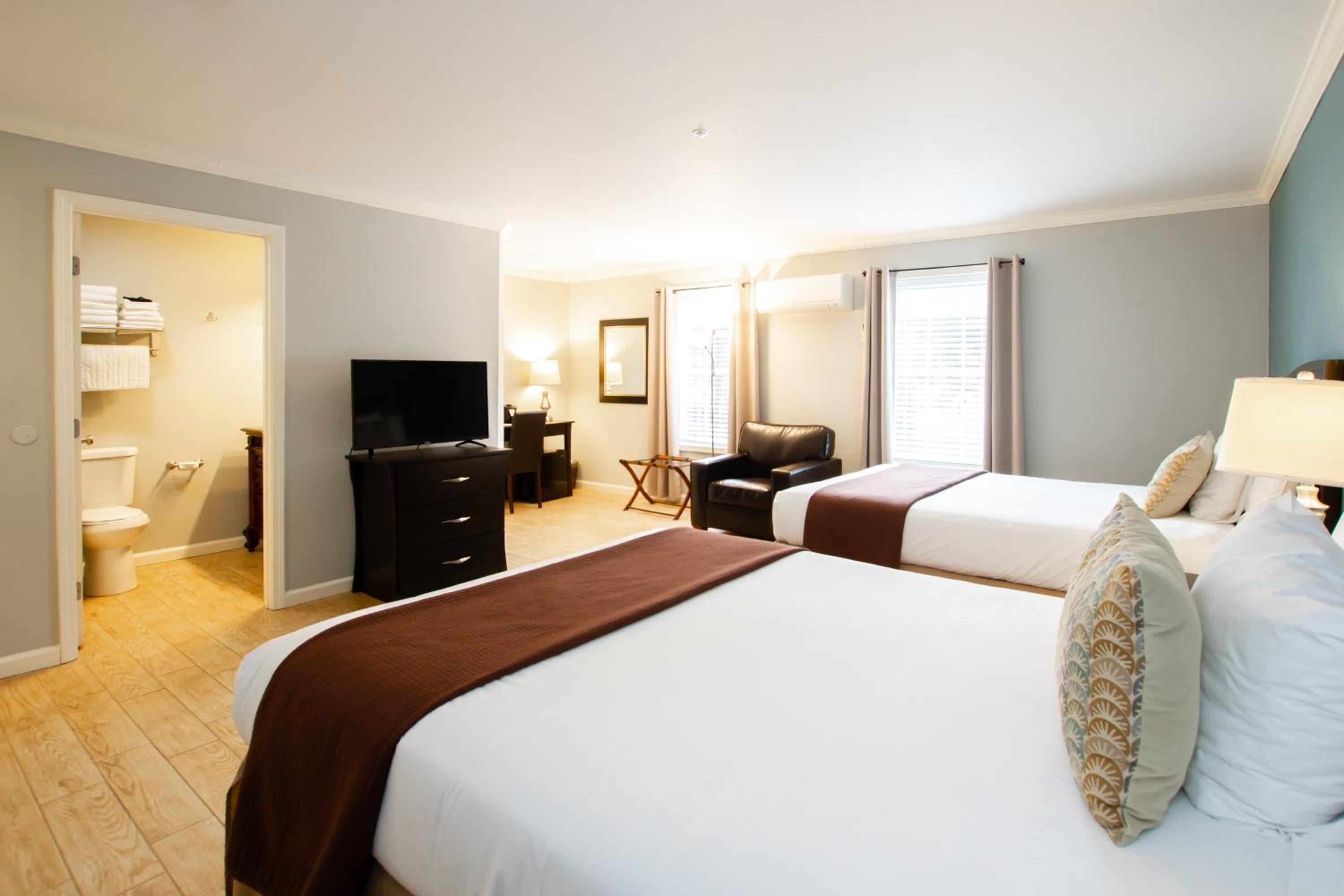 The Dahlonega Square Hotel