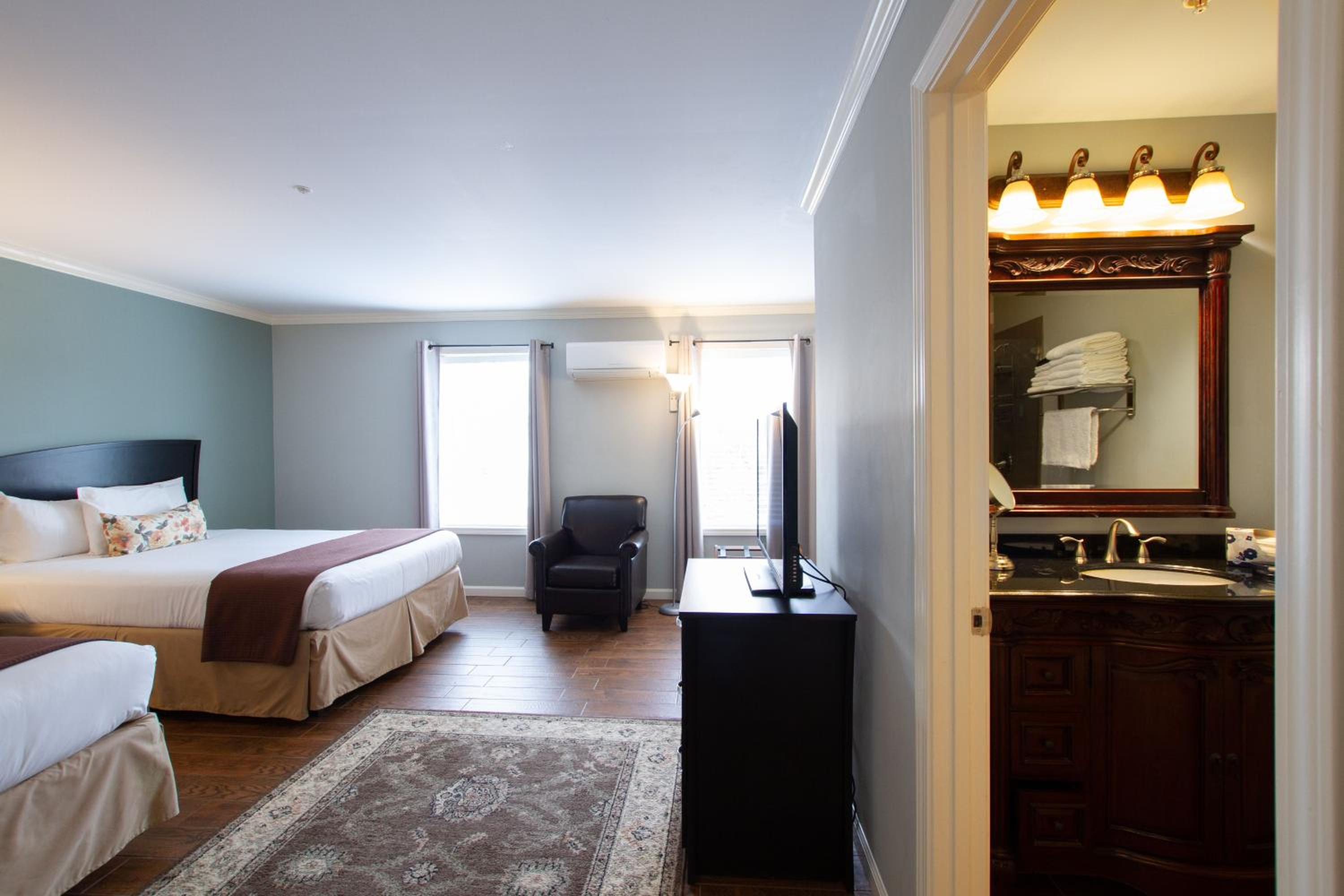 The Dahlonega Square Hotel