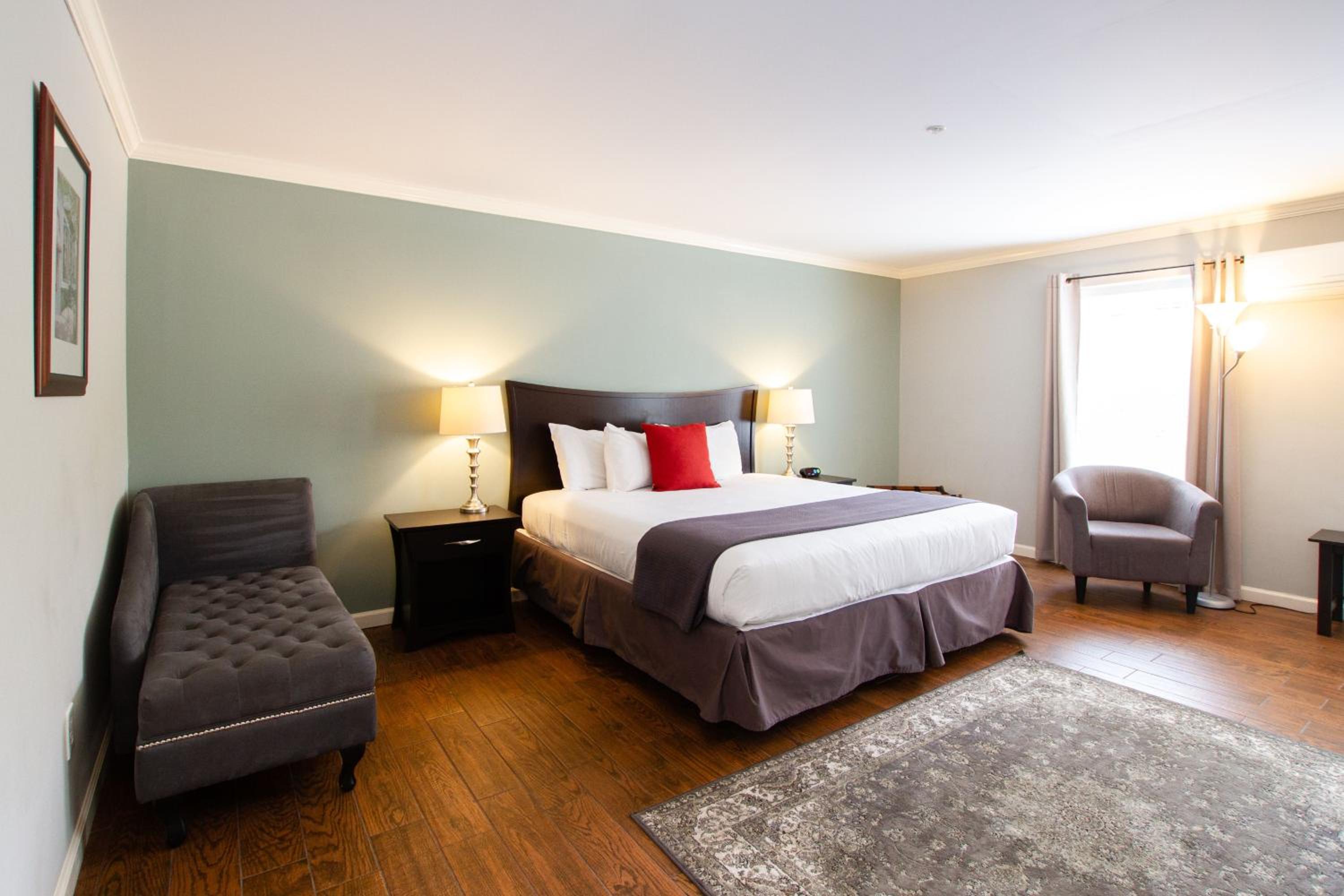 The Dahlonega Square Hotel