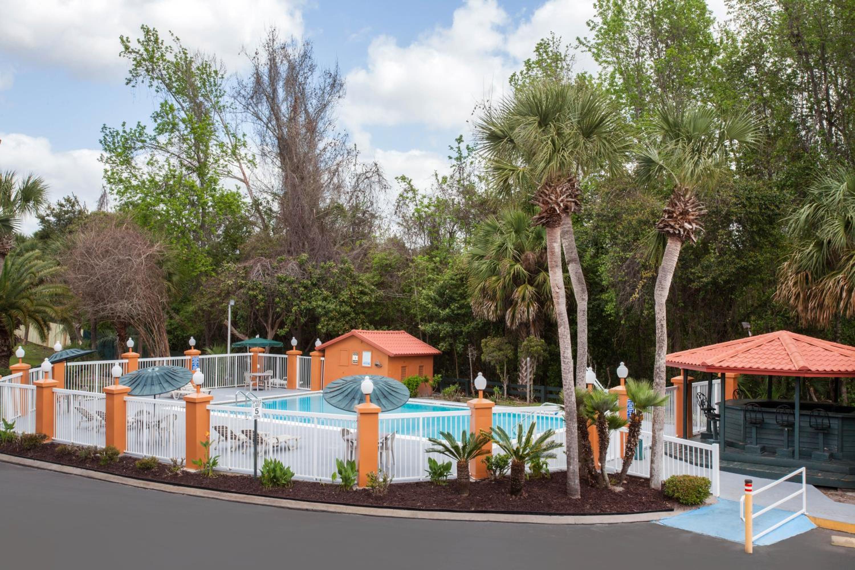 Lake City Vacations - Baymont by Wyndham Lake City - Property Image 36