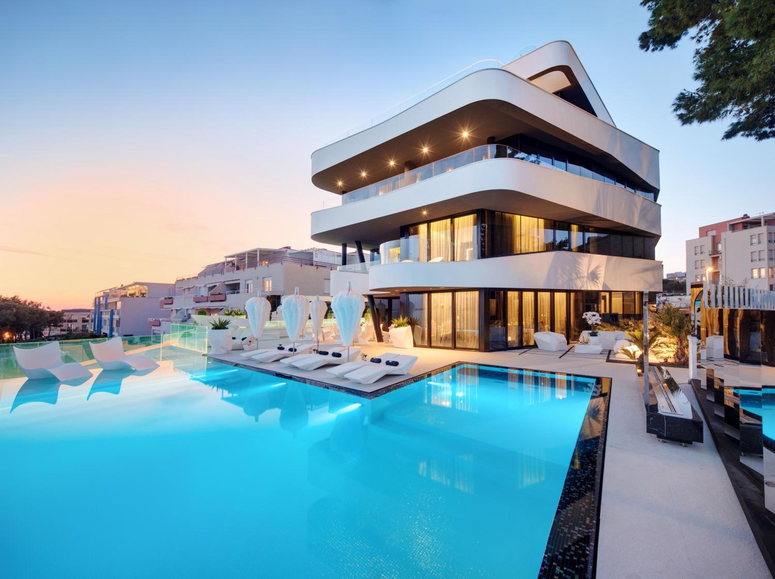 Posh Residence Luxury Suites