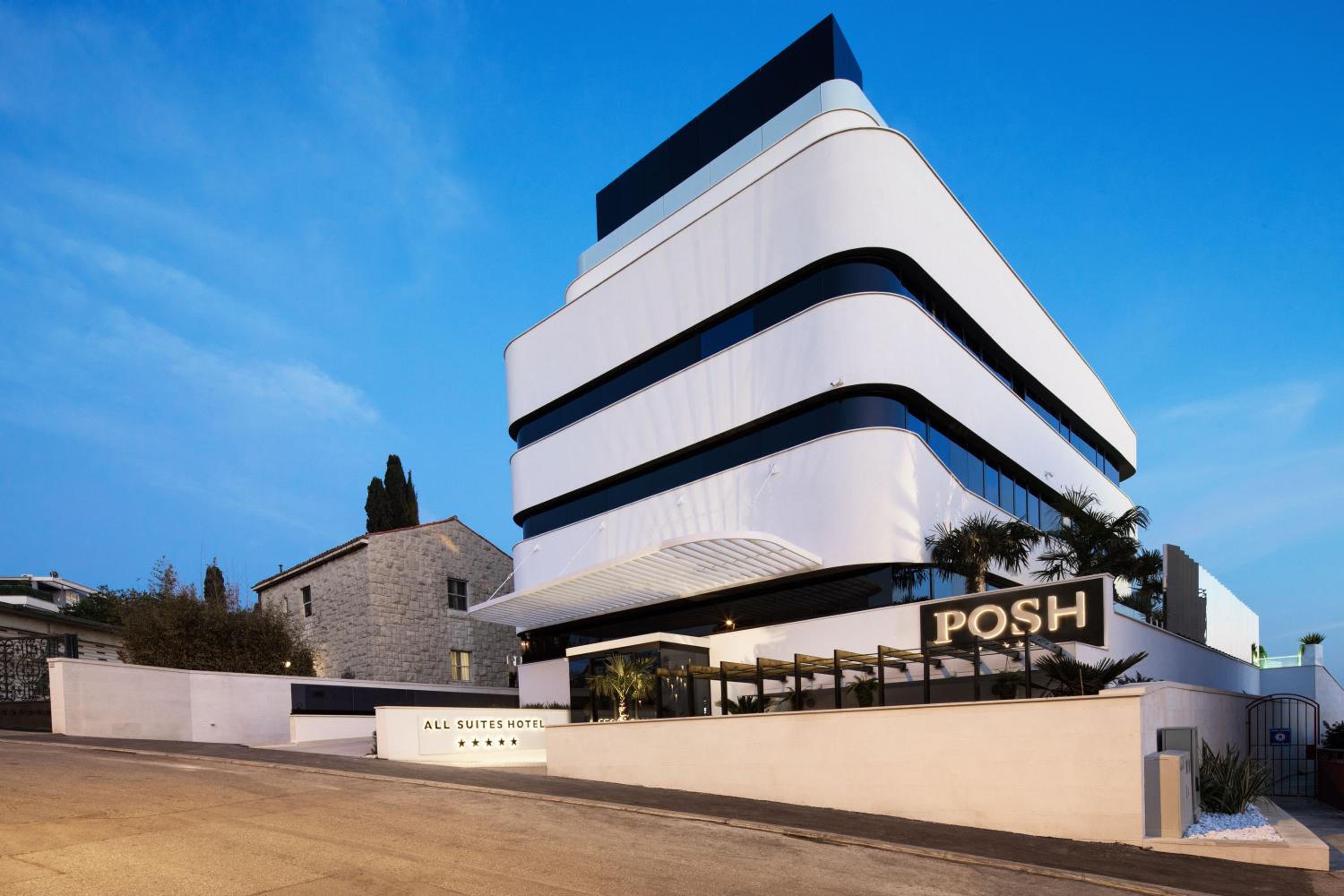 Posh Residence Luxury Suites