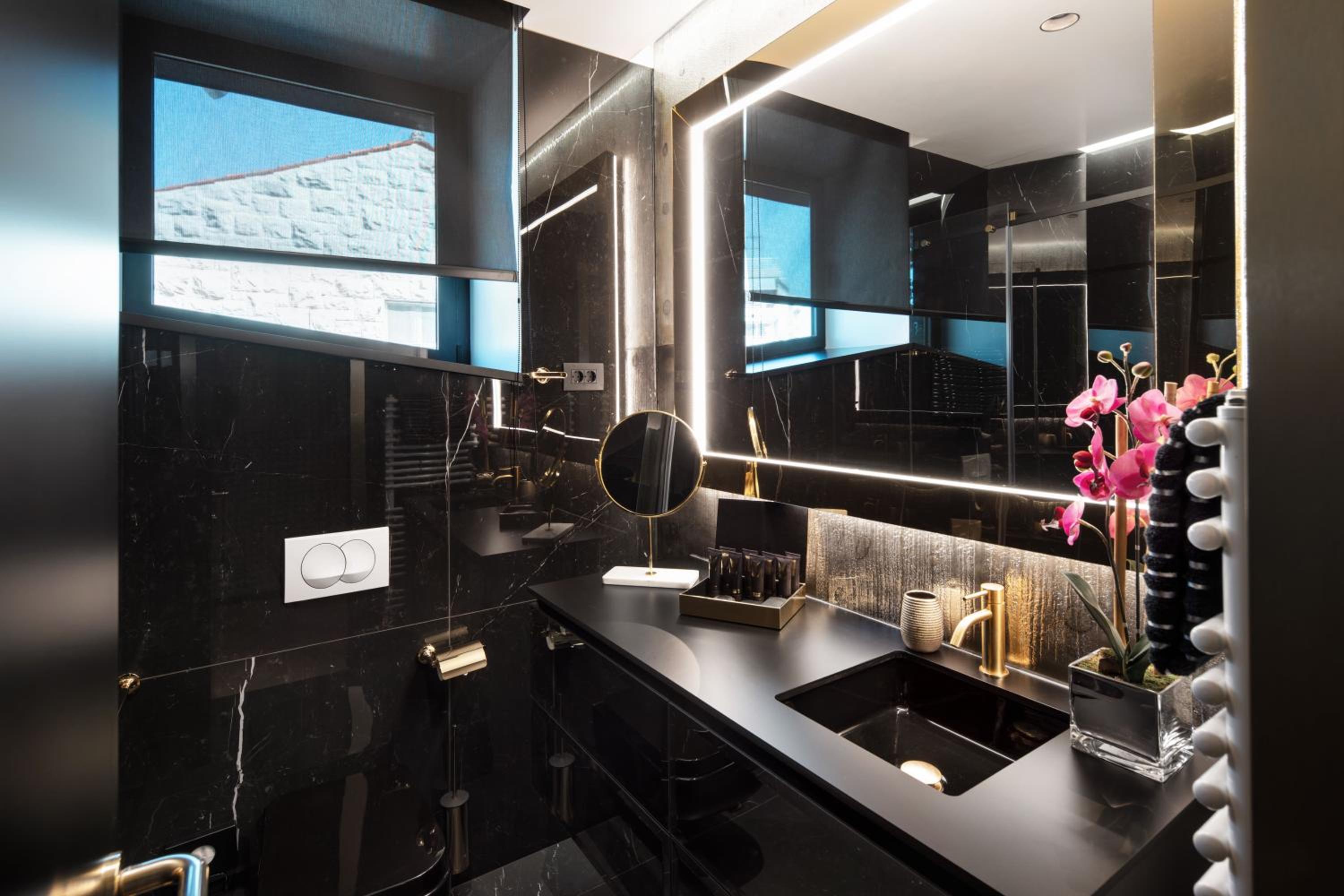 Posh Residence Luxury Suites