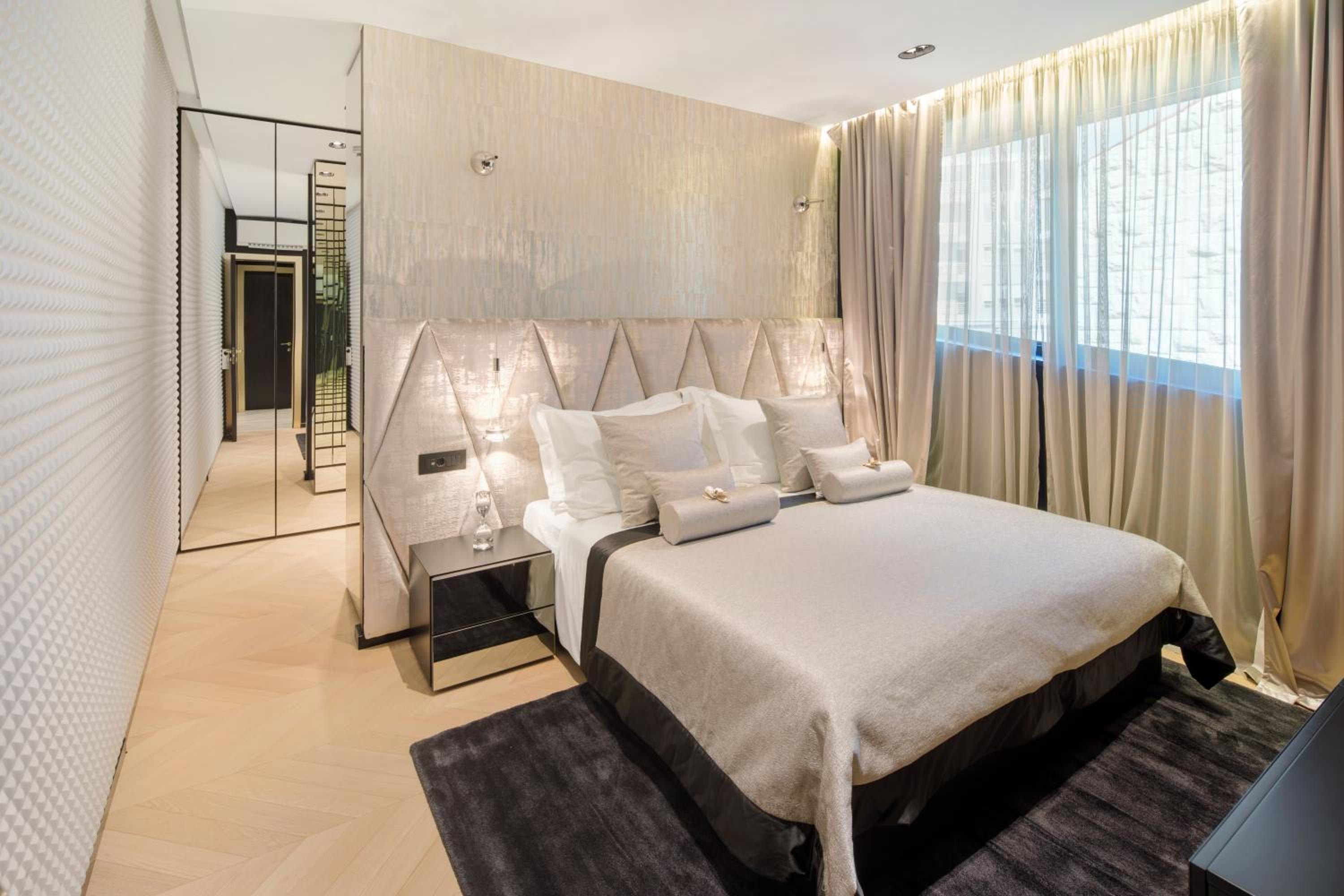 Posh Residence Luxury Suites
