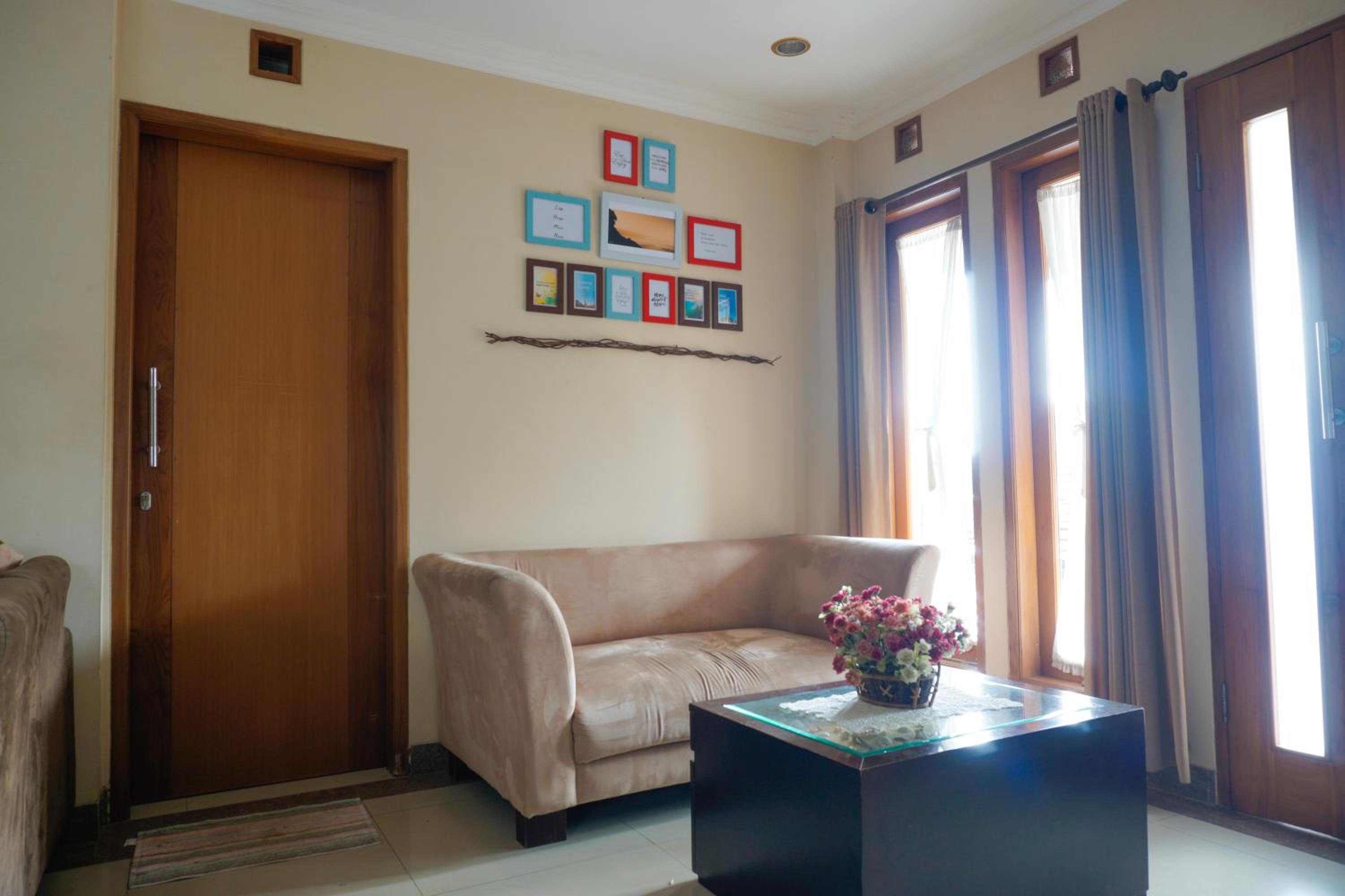 Larasmita Cisitu by Zenrra House view 5
