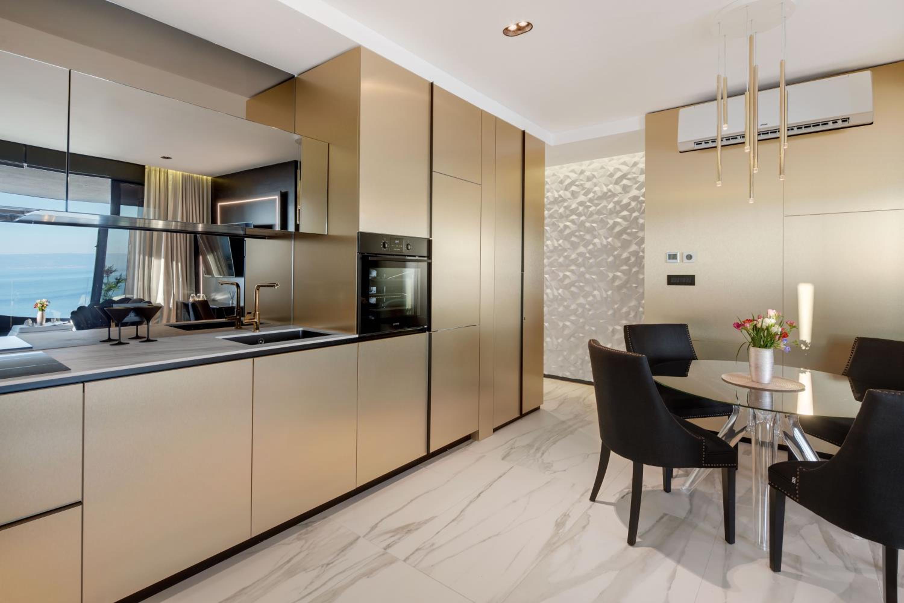 Posh Residence Luxury Suites