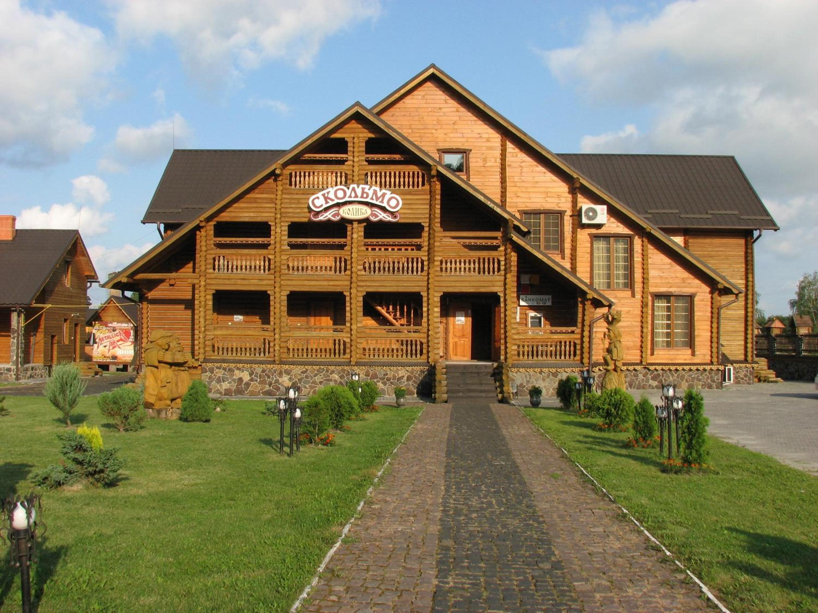 Hotel and restaurant complex Skolmo