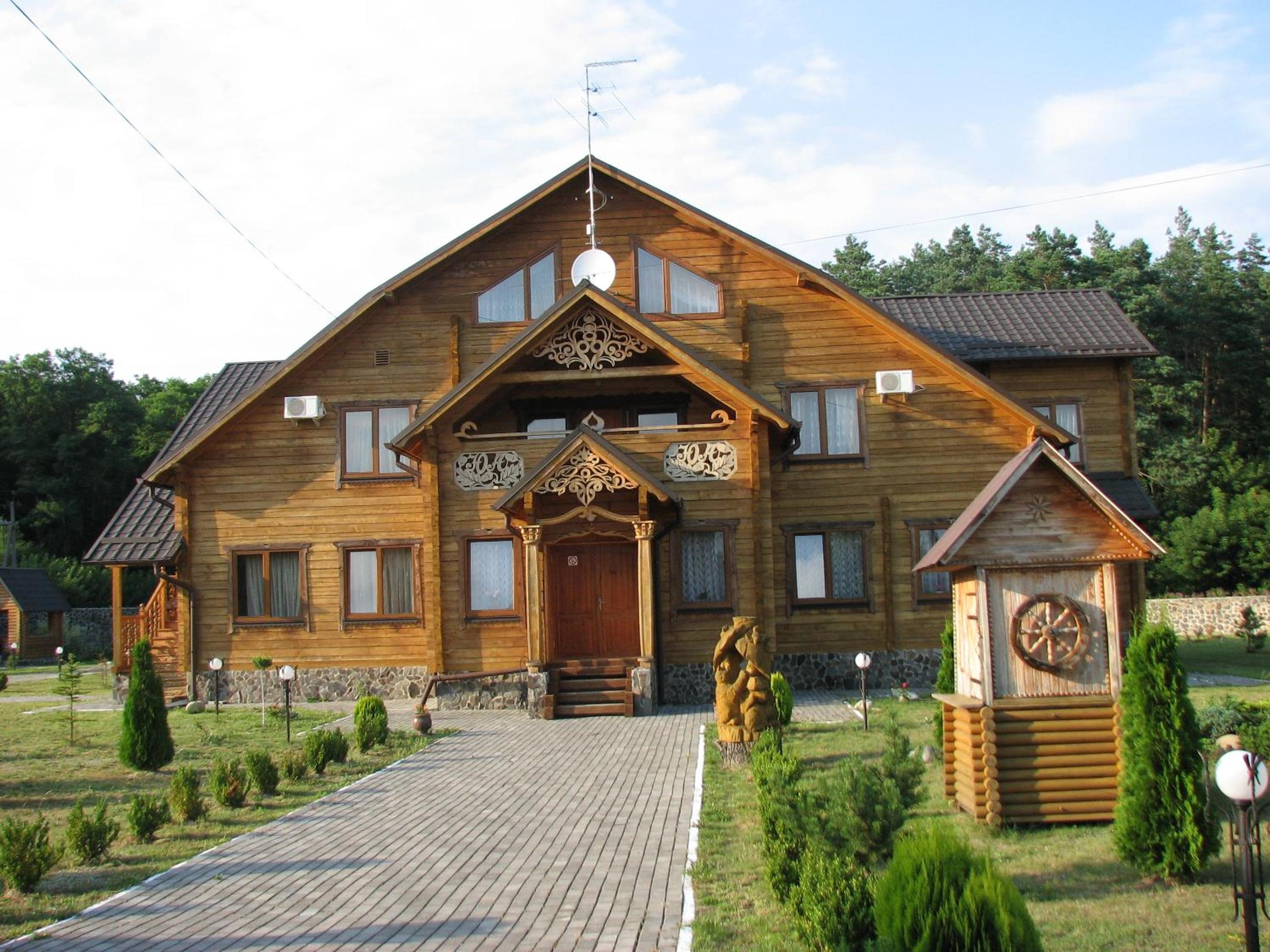 Hotel and restaurant complex Skolmo