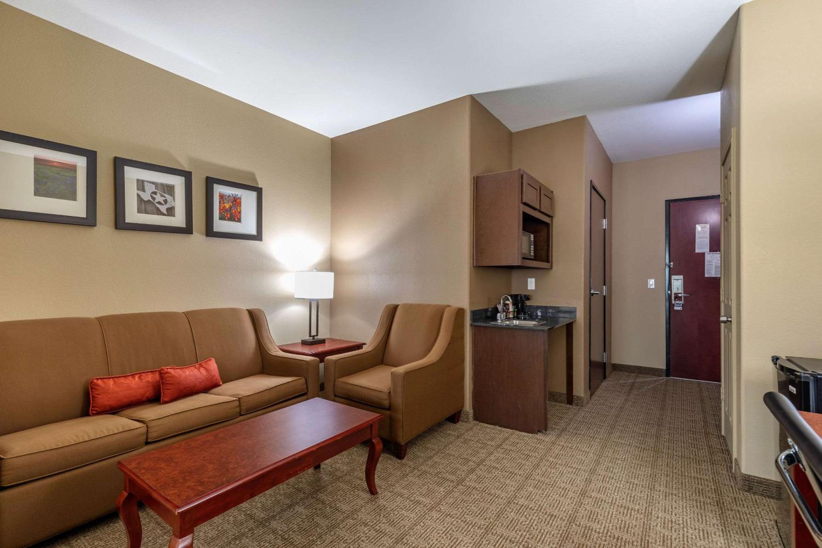 Comfort Suites Ennis