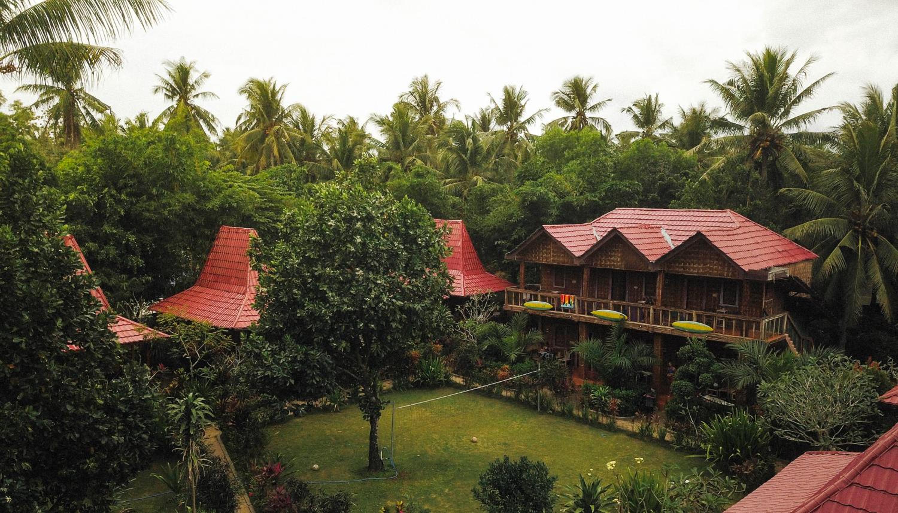 Mojosurf Camp Red Island