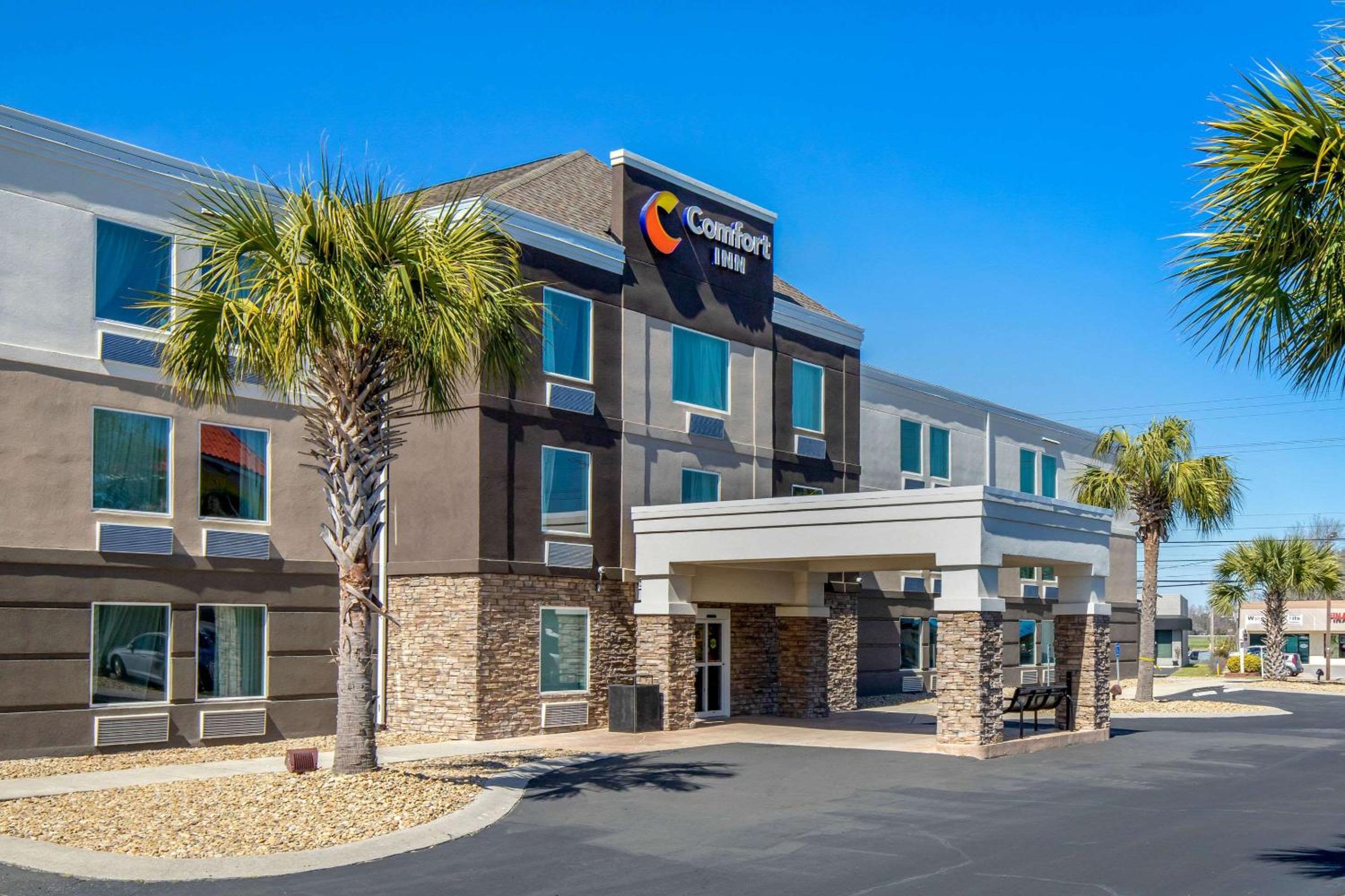 Hotel Comfort Inn N Myrtle Beach Barefoot Landing - Image 1