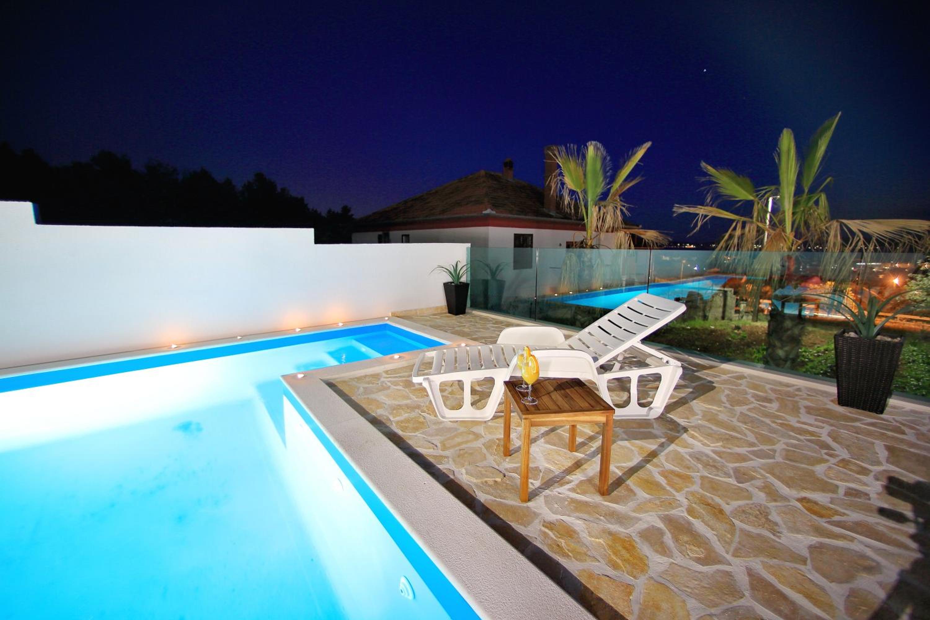 Apartment and pool Nika view 4