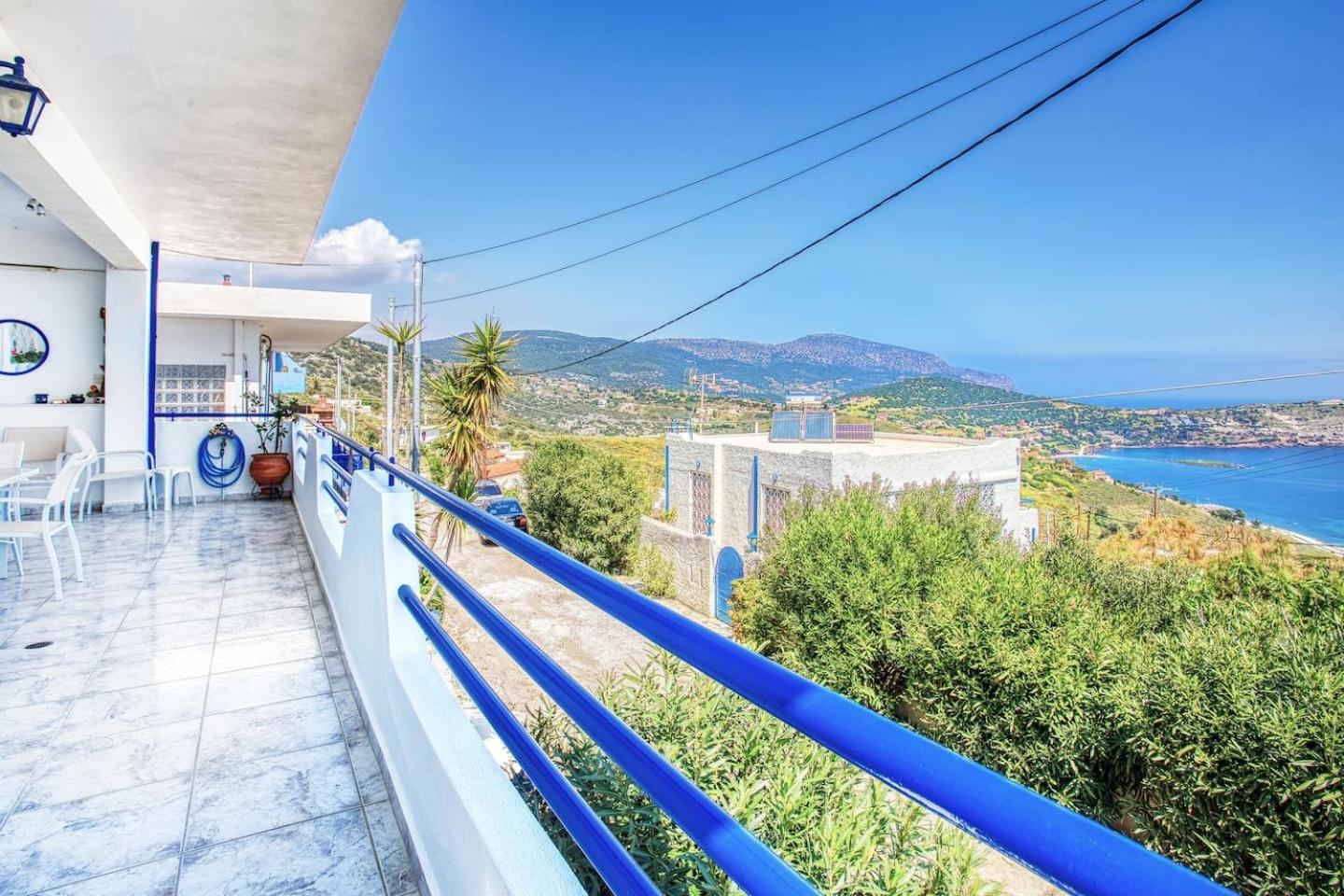 A gem next to the sea and close to the airport