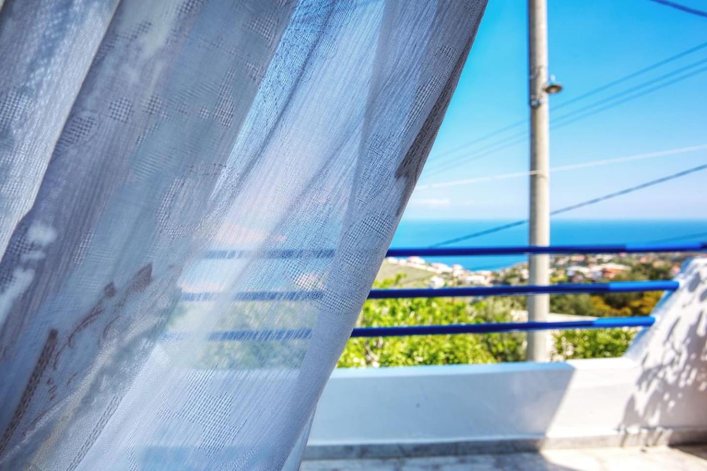 A gem next to the sea and close to the airport