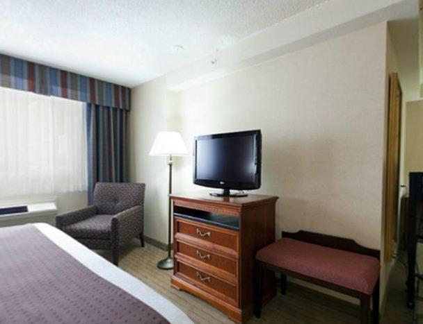 Hinton Vacations - Holiday Inn Hinton, an IHG Hotel - Property Image 4