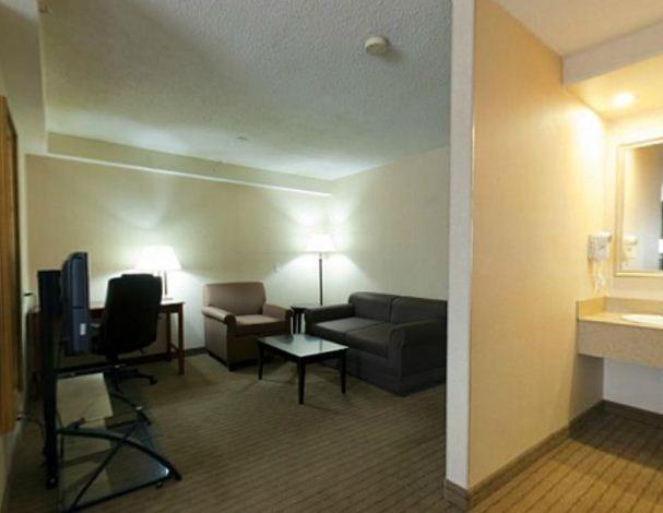 Hinton Vacations - Holiday Inn Hinton, an IHG Hotel - Property Image 5