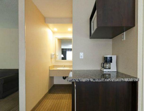 Hinton Vacations - Holiday Inn Hinton, an IHG Hotel - Property Image 3