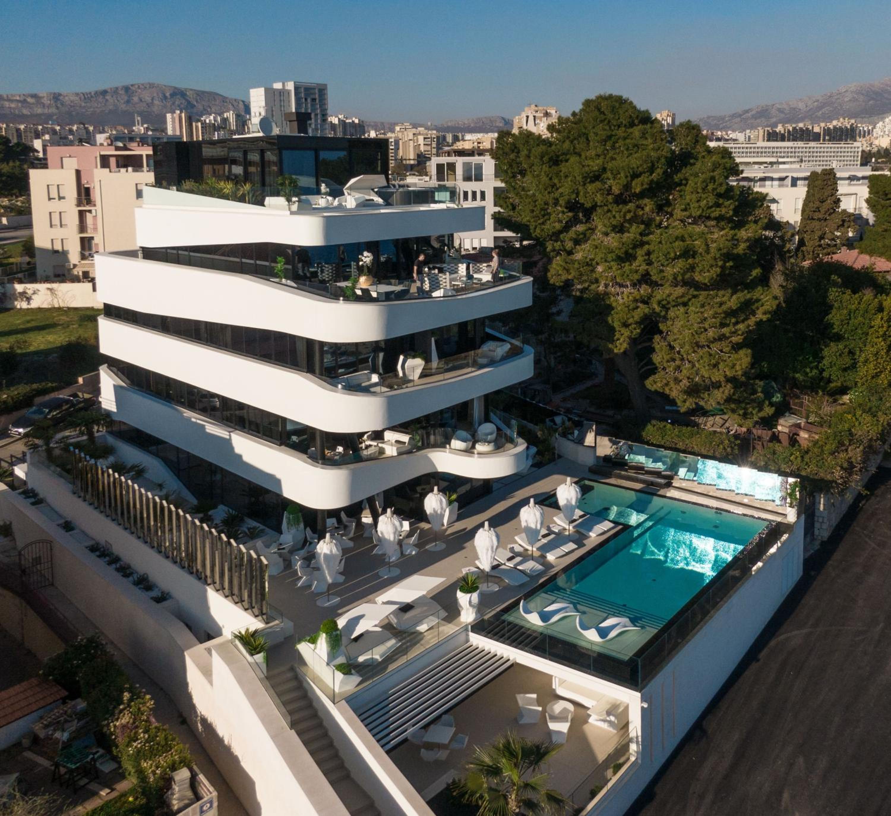 Hotel Posh Residence Luxury Suites - Image 1