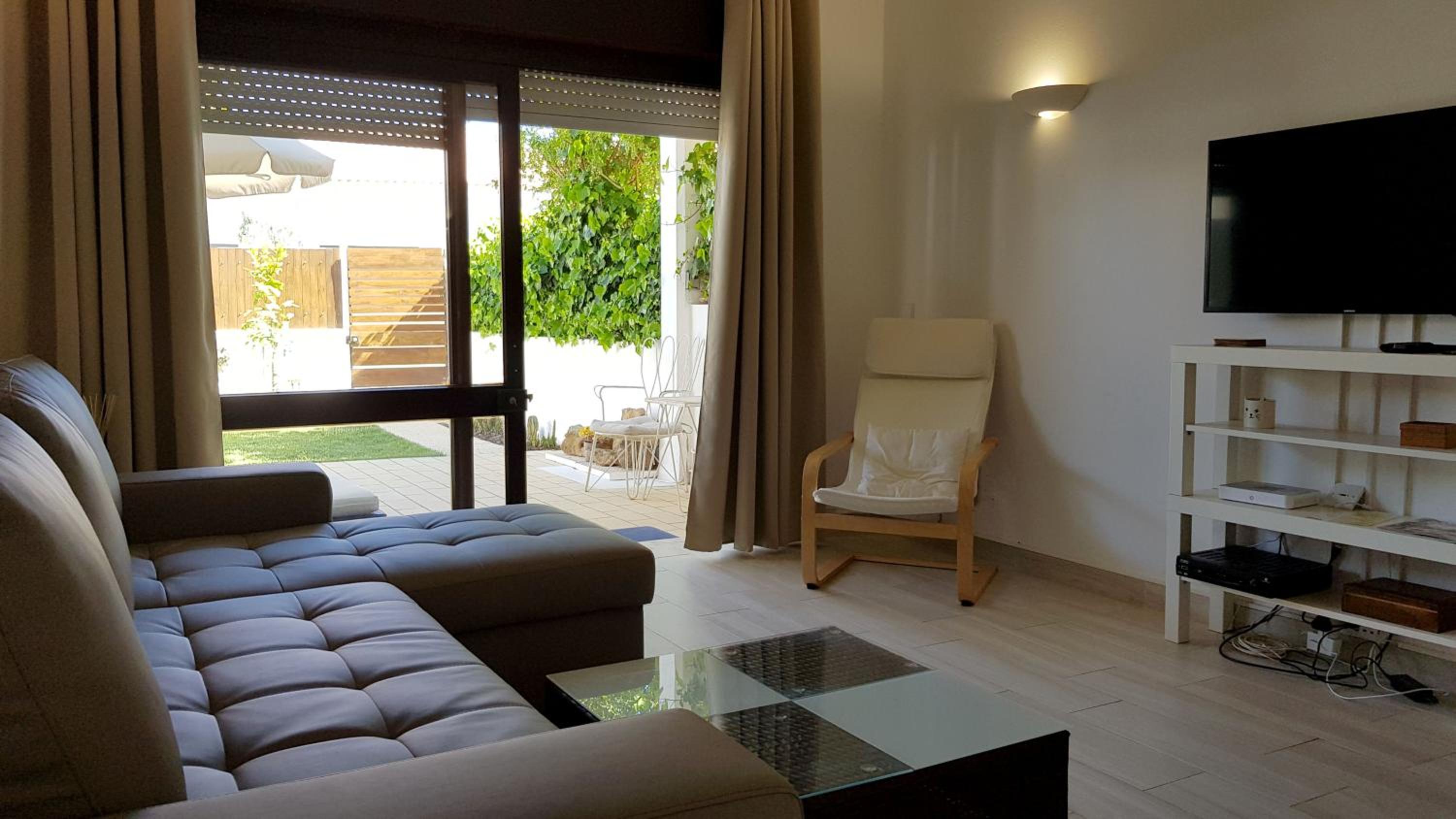 Magnific Studio with a cozy garden, 5 minutes to the beach view 5