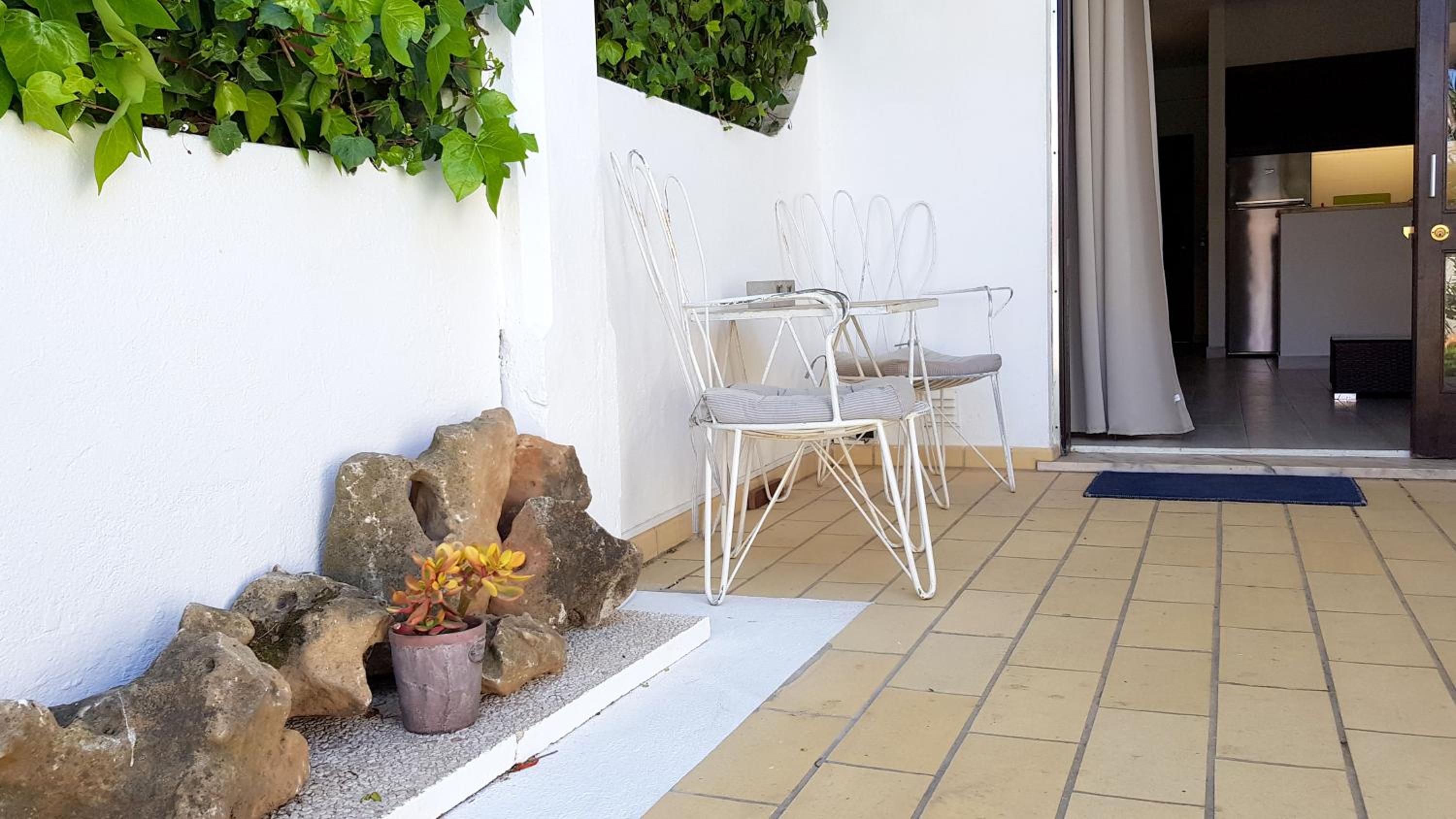 Magnific Studio with a cozy garden, 5 minutes to the beach view 4
