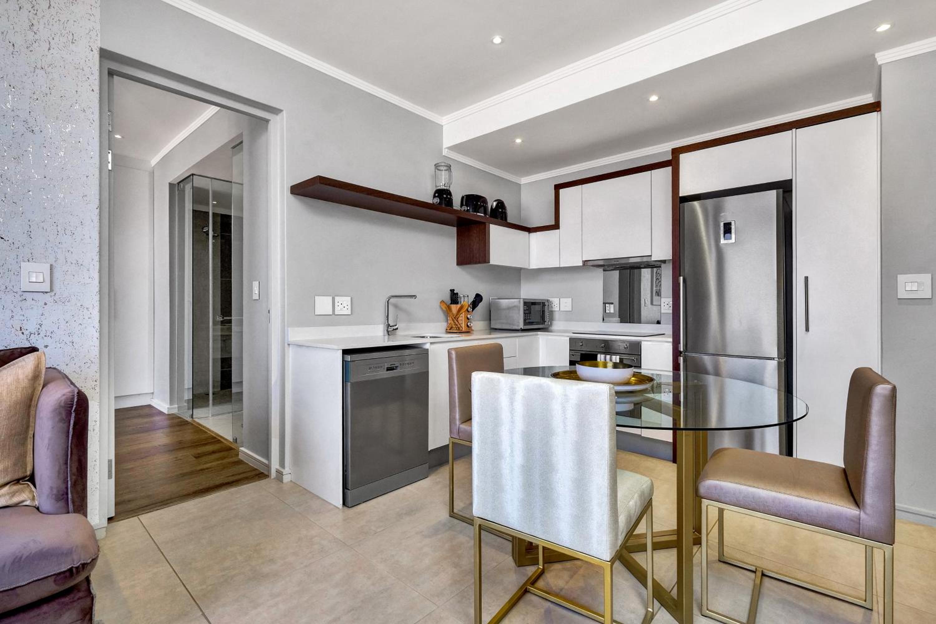 Sandton Apartment 15 West Road South