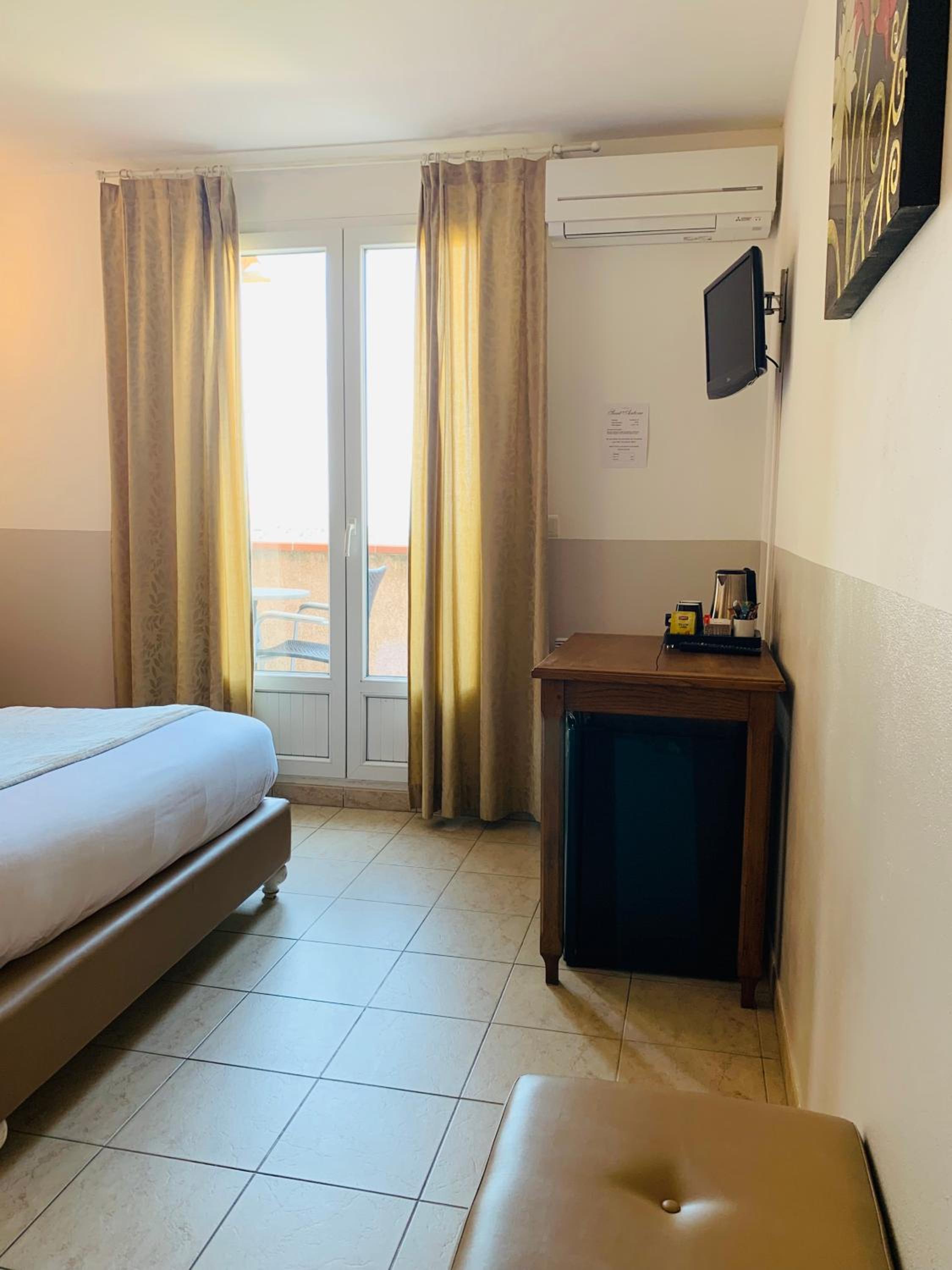 hotel room
