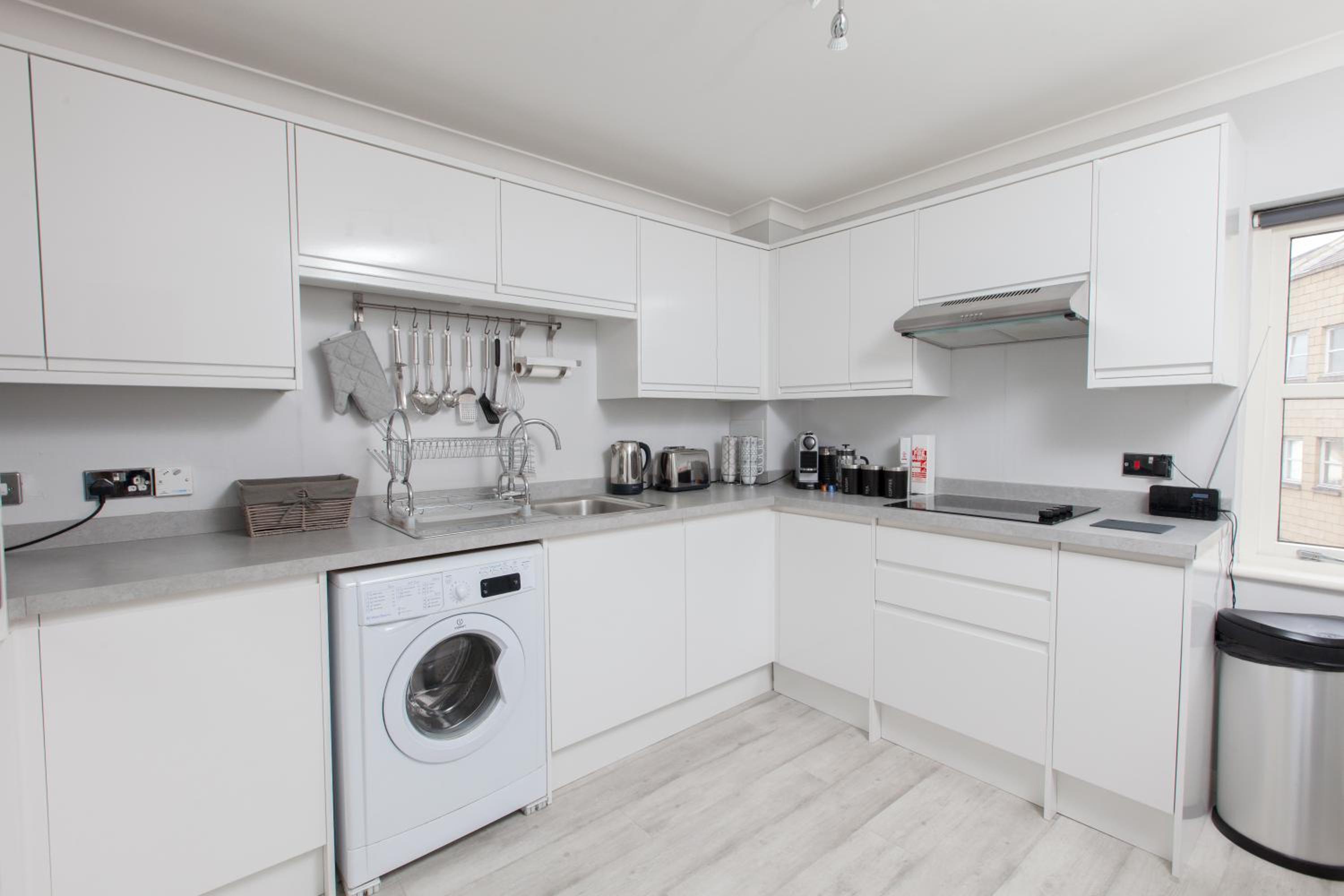 amazing apartments - Annandale St near The Playhouse - Free Parking view 2