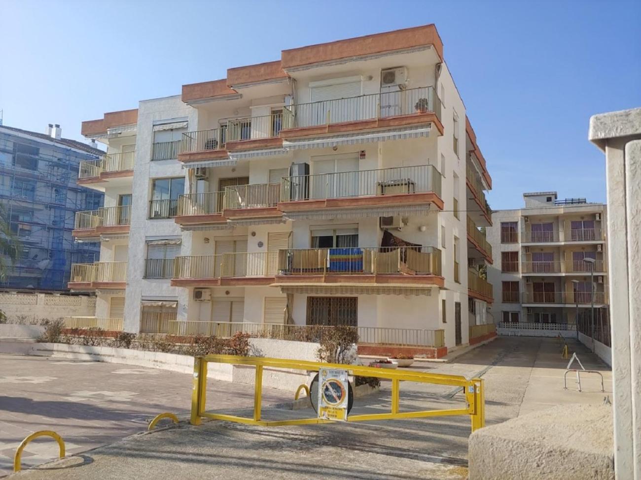 Miramar Serveis - 7369 Pins II view 2