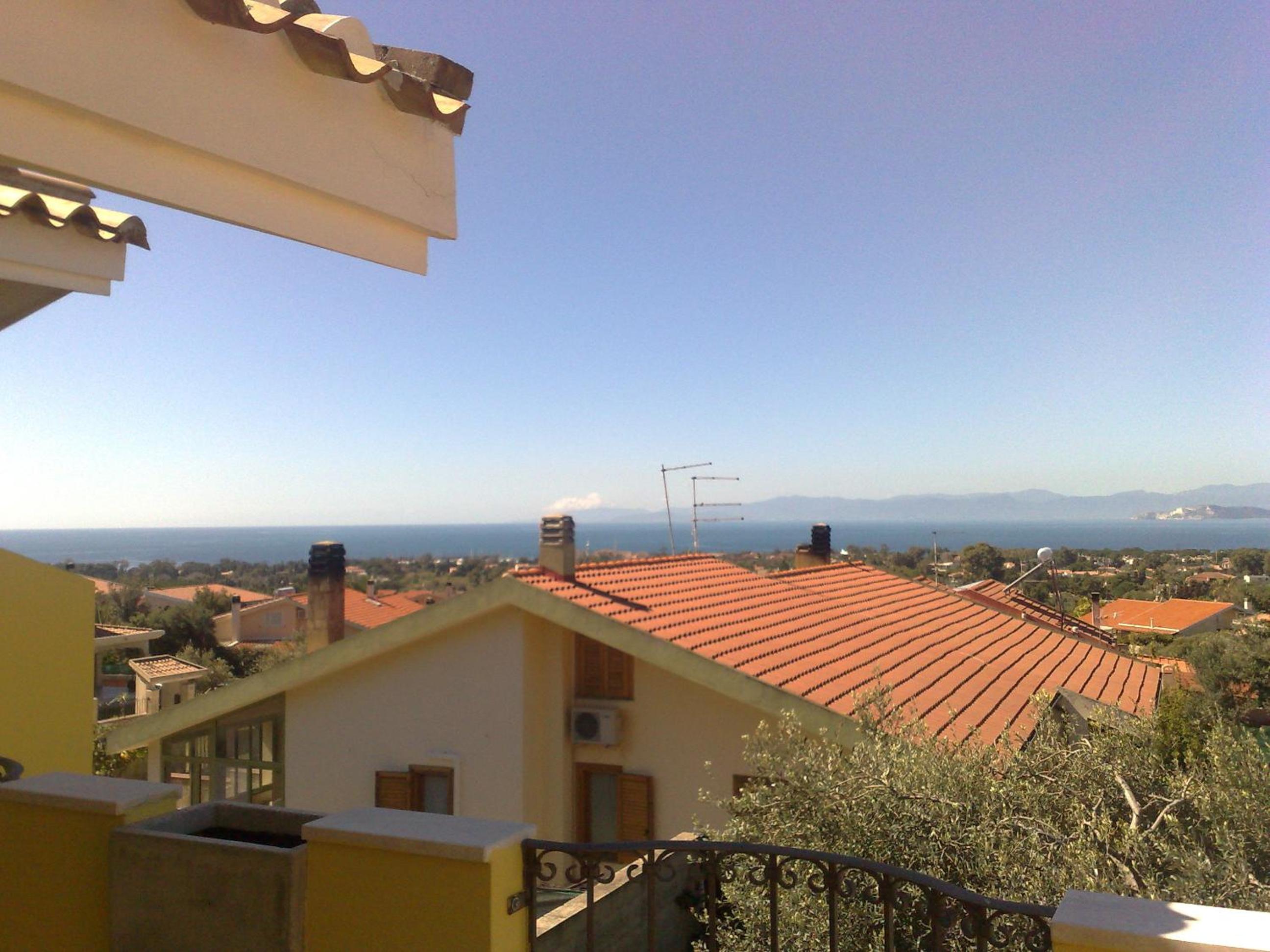Artistika Golden Apartment