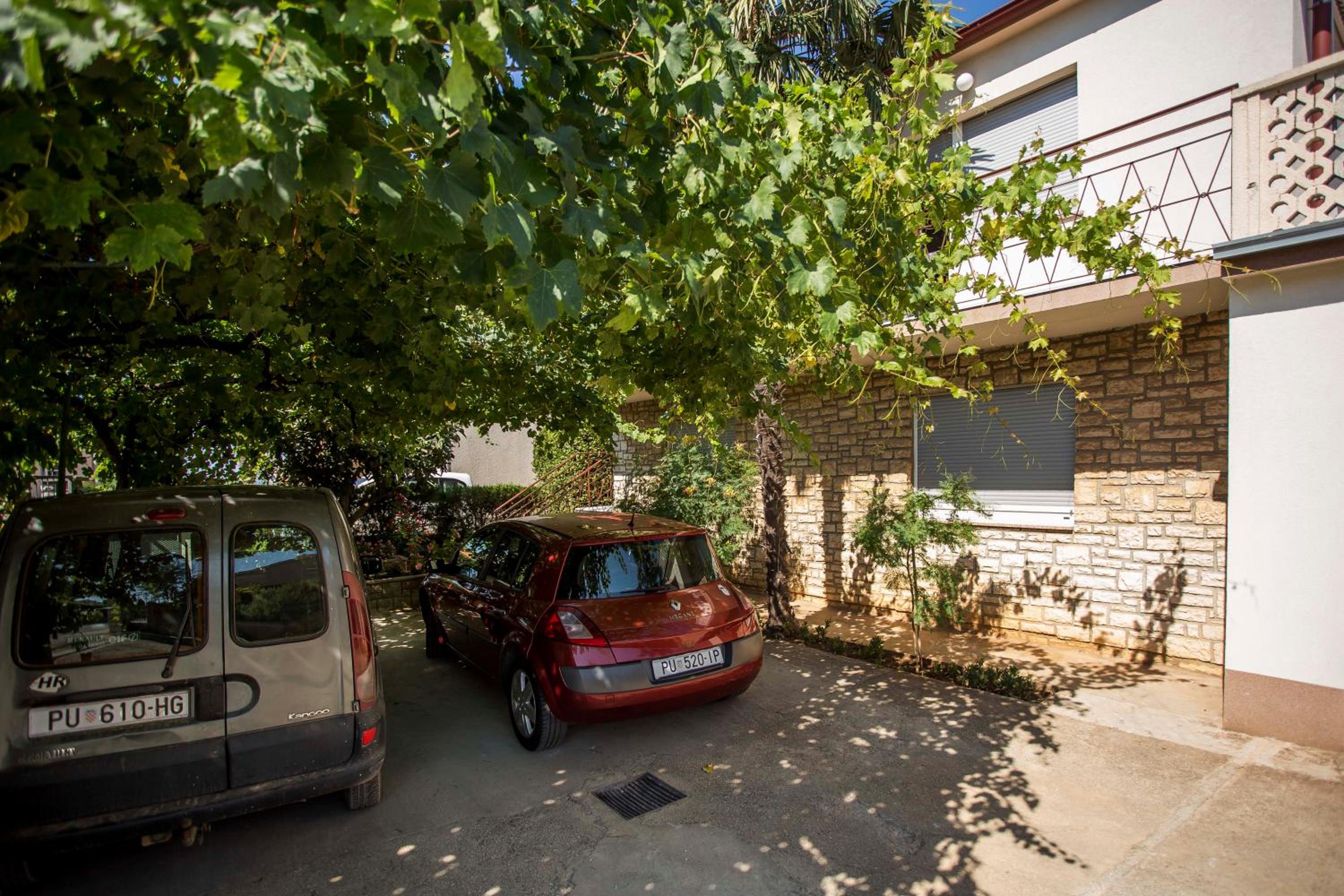 Apartment with terrace and parking view 4