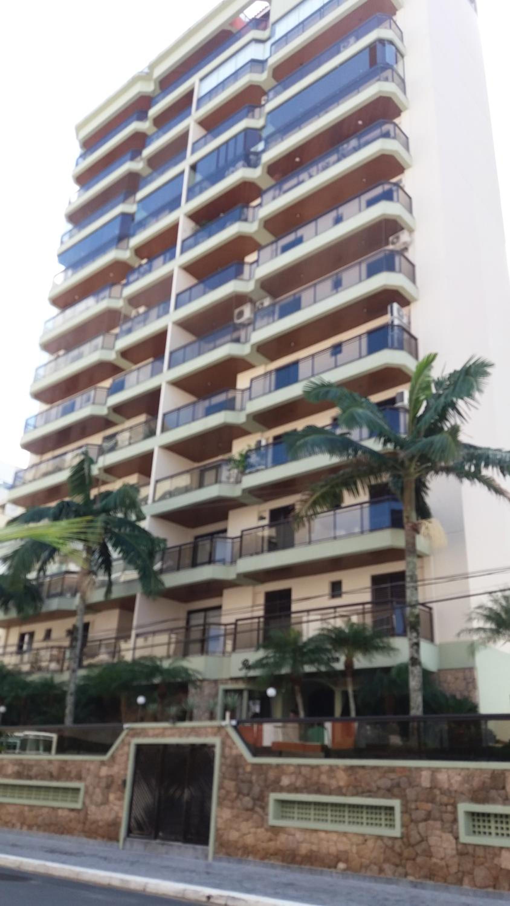 Apartamento Enseada, Guarujá, 3 dorms, 3 banhs, 8 pessoas, 02 quadras da praia, 2 sacadas, 2 vagas de garagem view 2