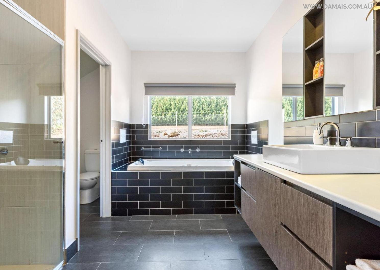 Damais - 4 king or 8 single beds WiFi, Netflix, Alexa, pet friendly
