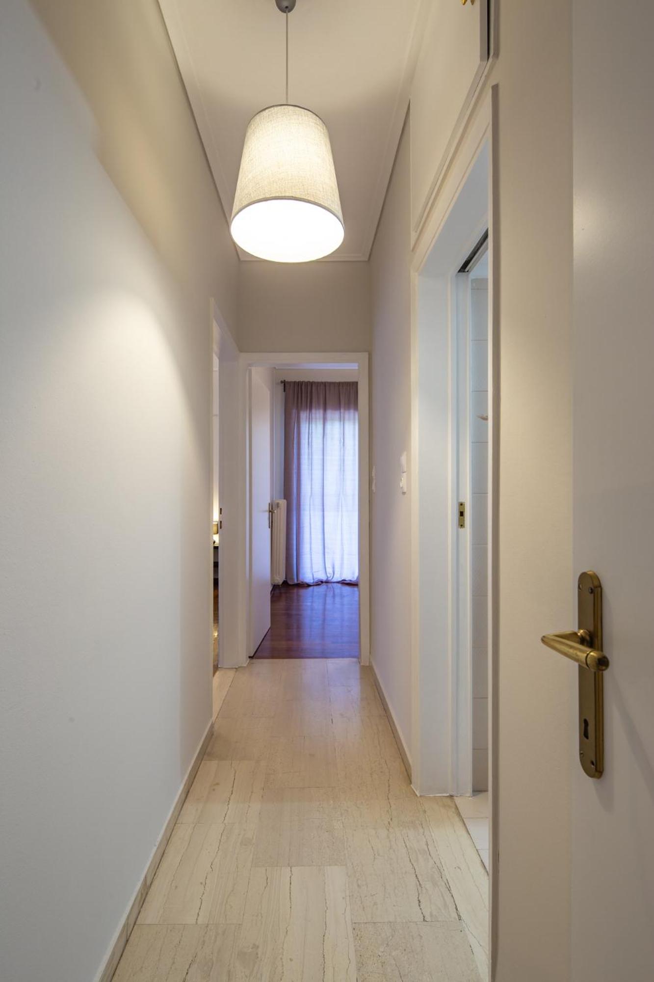 Kleio - Spacious apartment in Glyfada