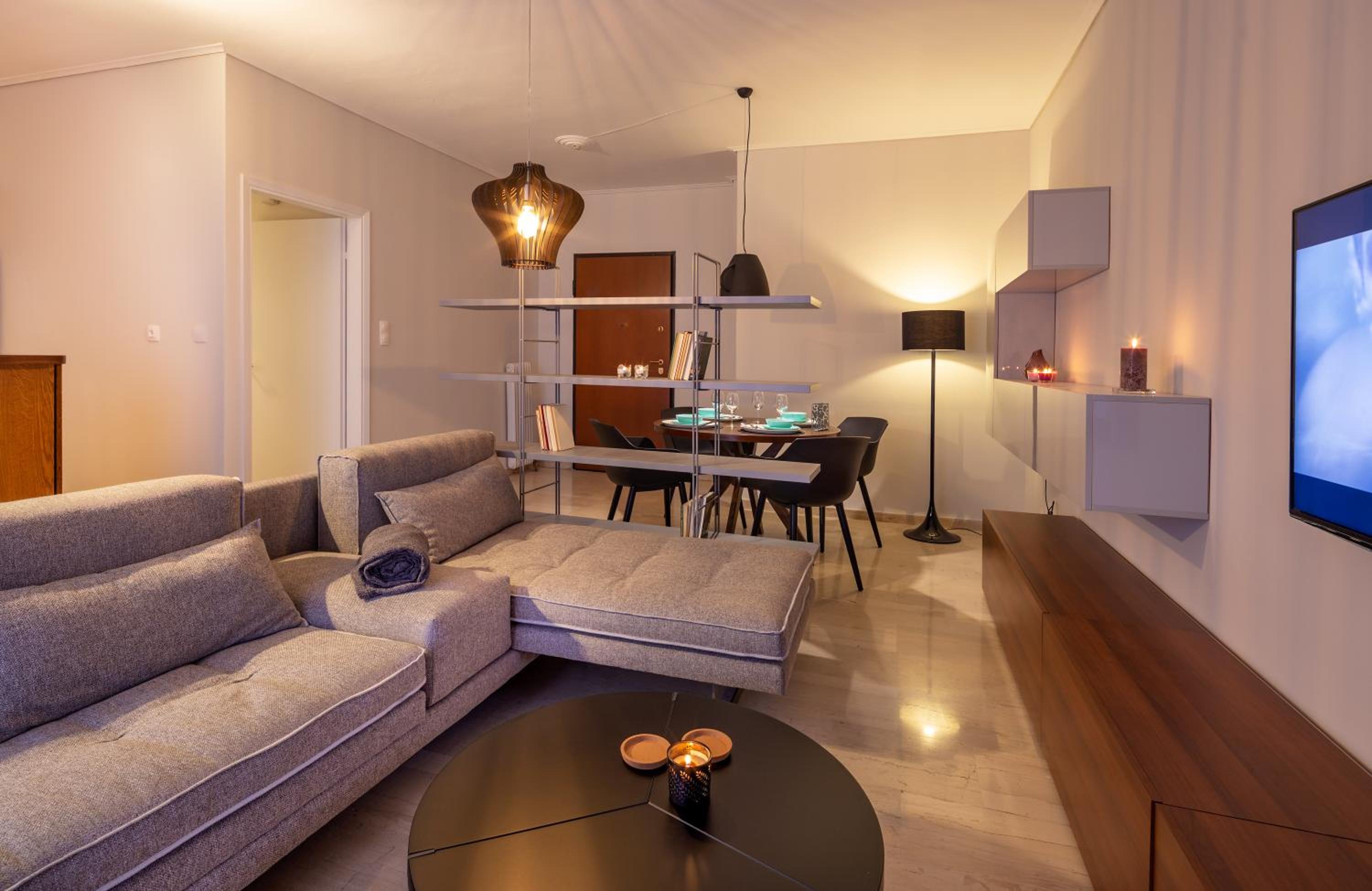 Kleio - Spacious apartment in Glyfada
