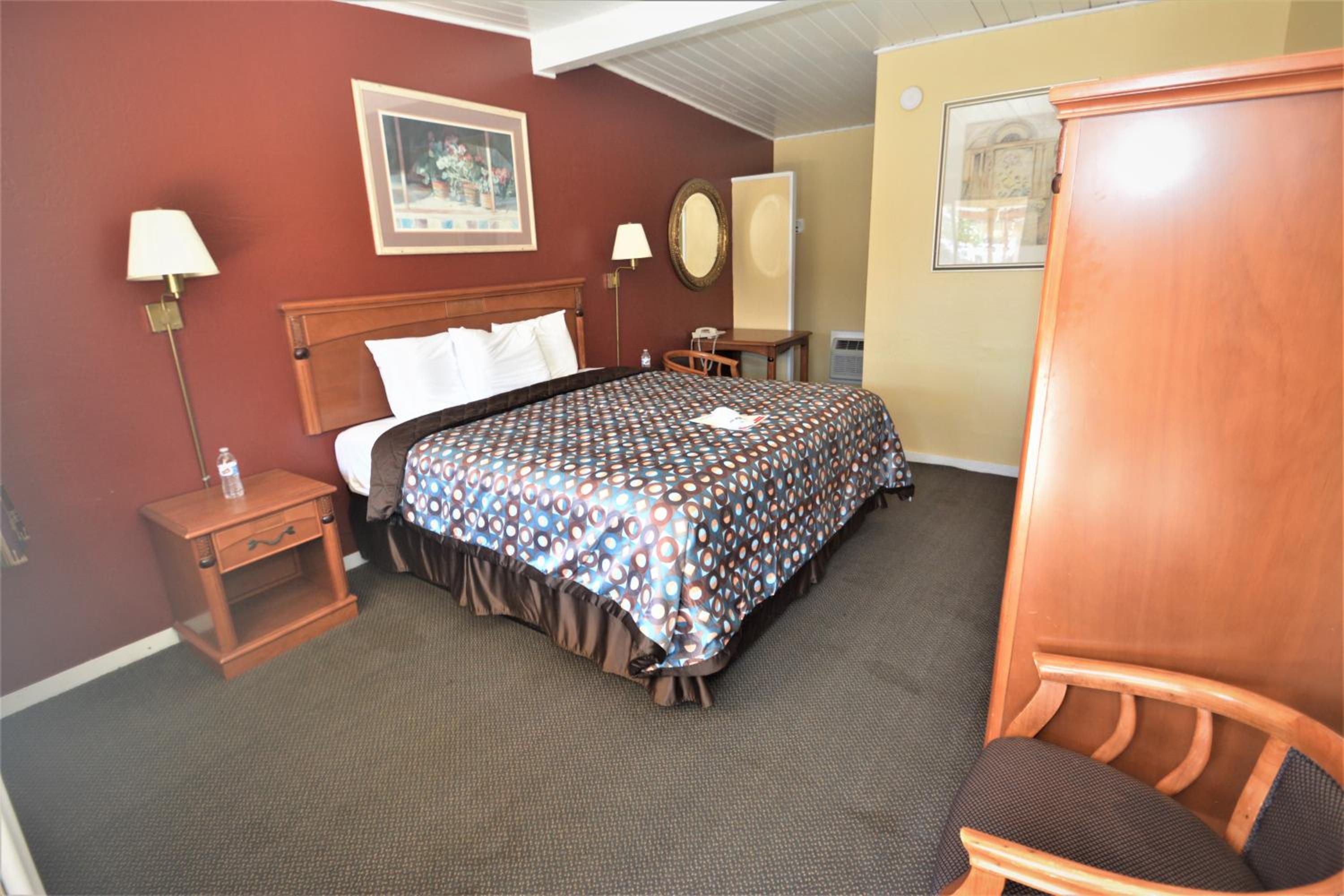 Red Bluff Vacations - Gateway Inn - Property Image 19