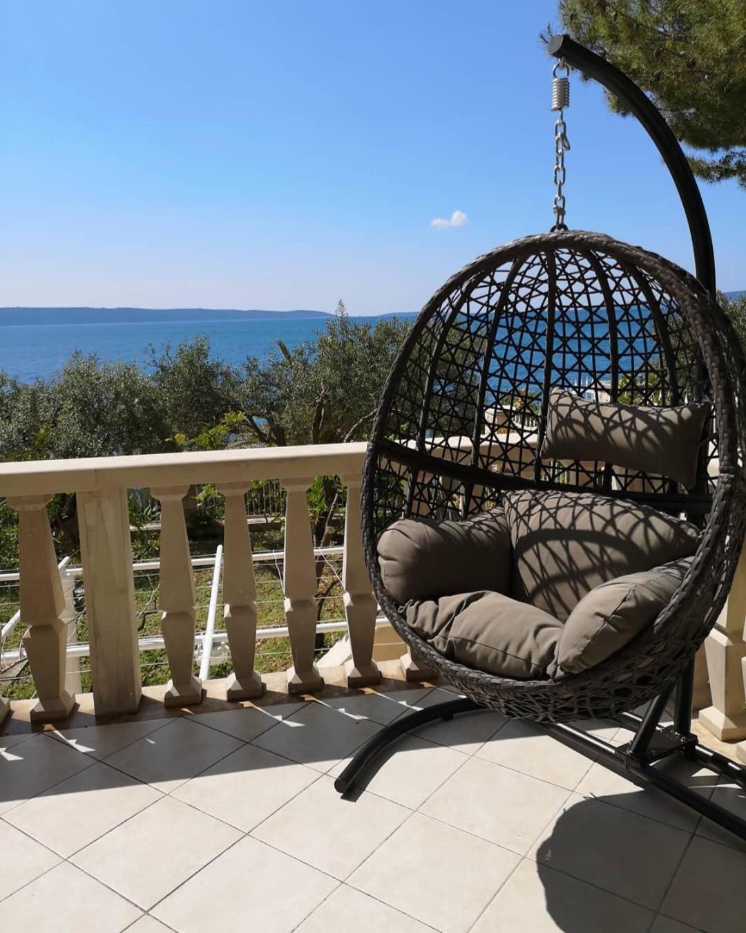 Luxury Seaside Villa with a classic Mediterranean Olive Garden, a fully equipped Professional Kitchen, Pool, Sauna, Padle Boards and Canoe - Miolin Beach H view 5