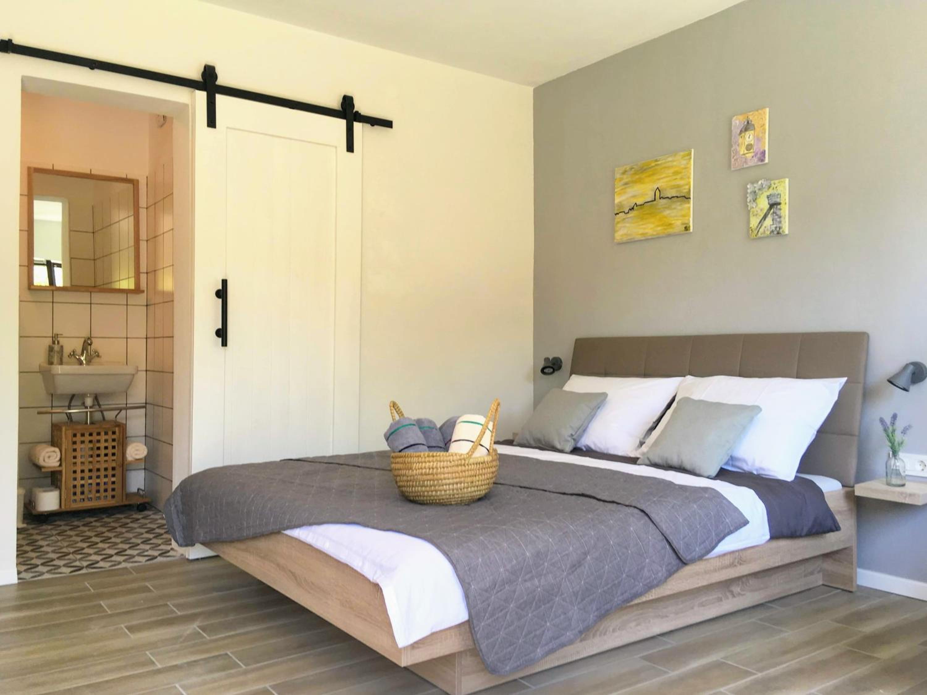 Studio apartment 365 view 3
