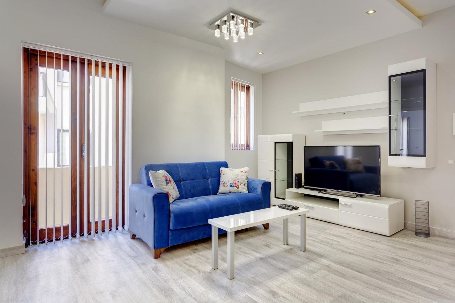 Splendid Apartment, Steps Away from the Sea view 2