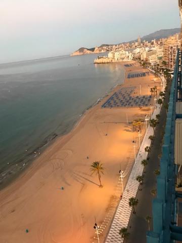 Benidorm 1ª línea playa Levante, garage, wifi, climatización view 3