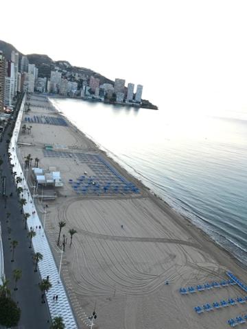 Benidorm 1ª línea playa Levante, garage, wifi, climatización view 4