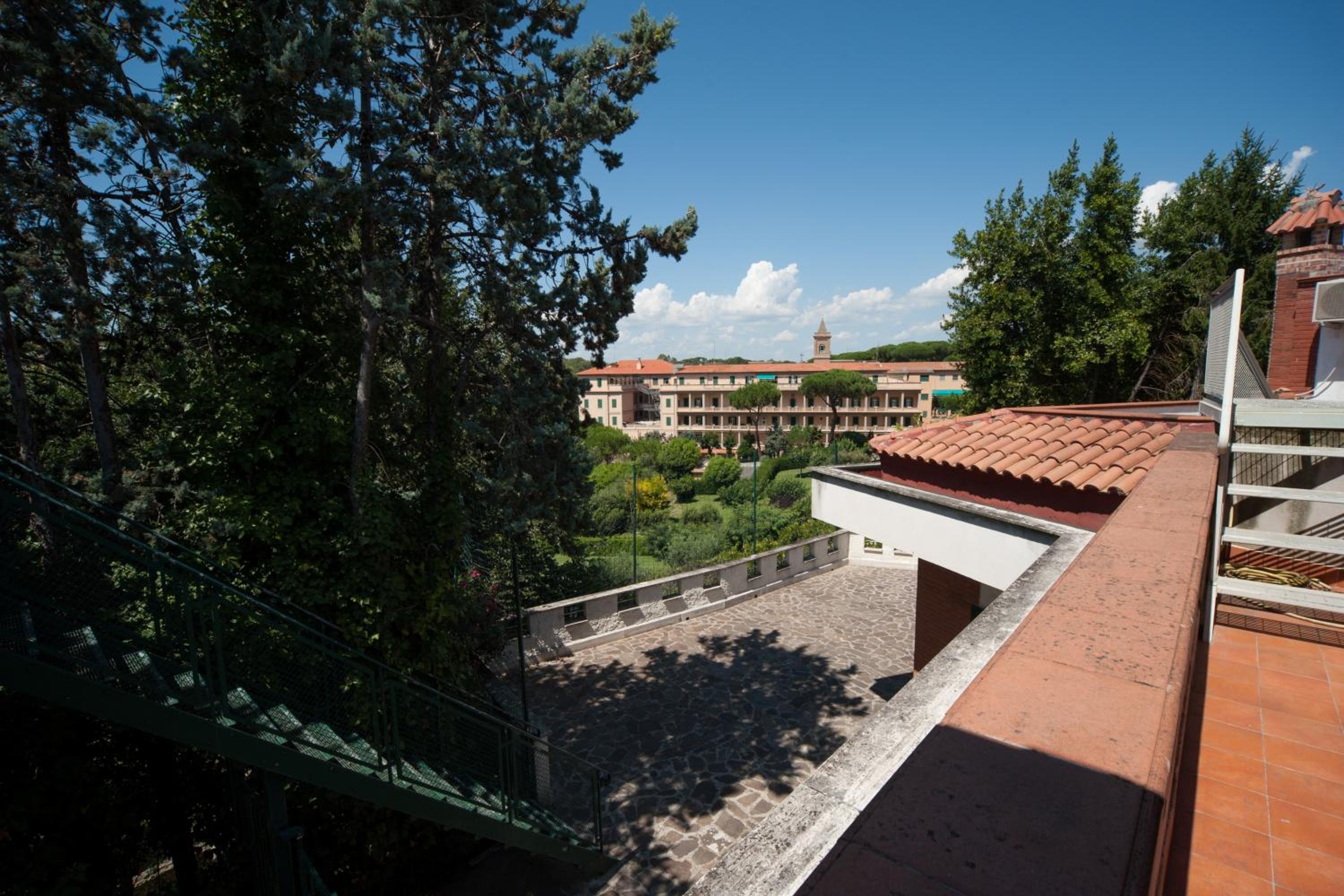 Mons Aureus Resort