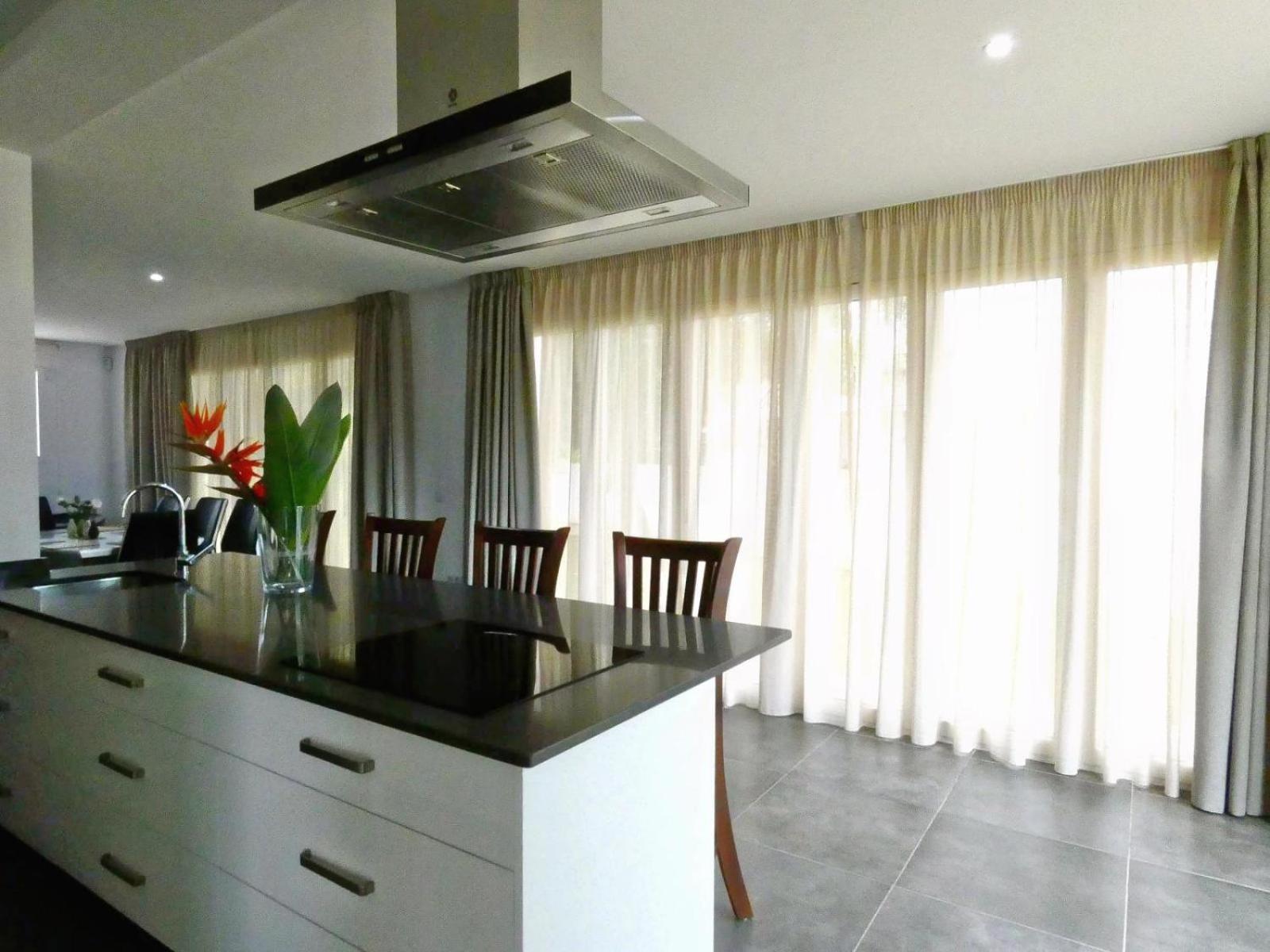 AMAZING VILLA By THE SEA BENALMADENA