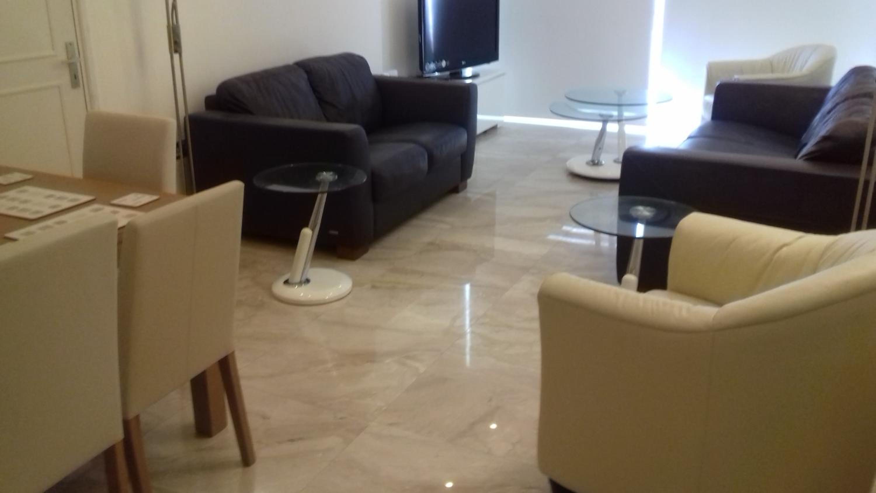 Amathusia beach apartment