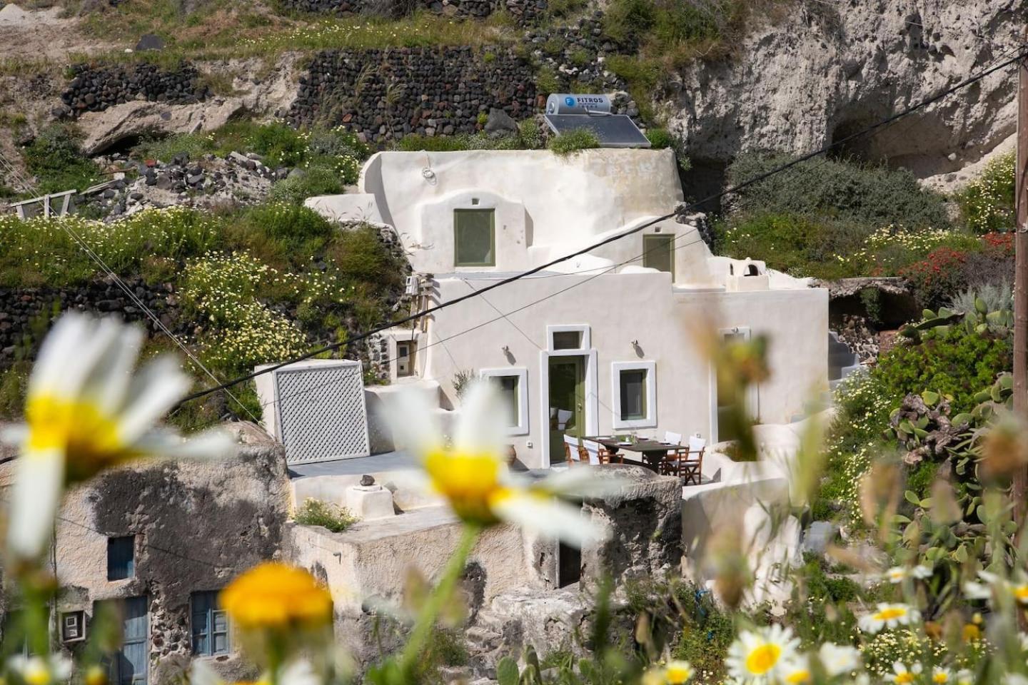 Agrilia secluded cave house photo 4