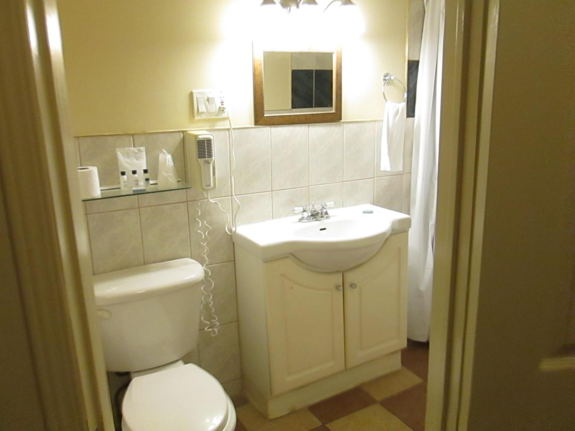 Bayside Inn & Waterfront Suites - Image 2