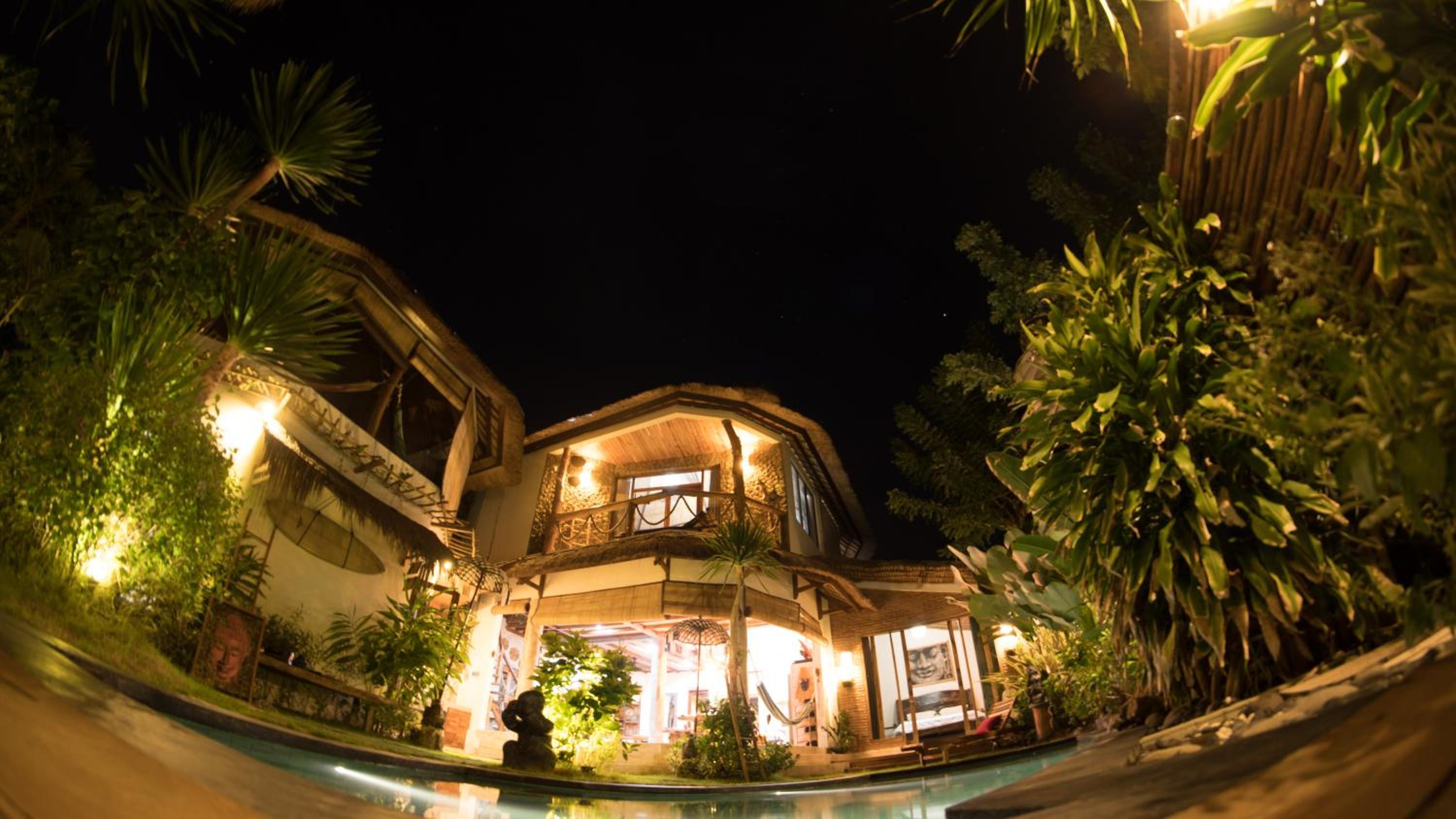 Hotel Bukit Surf Villa