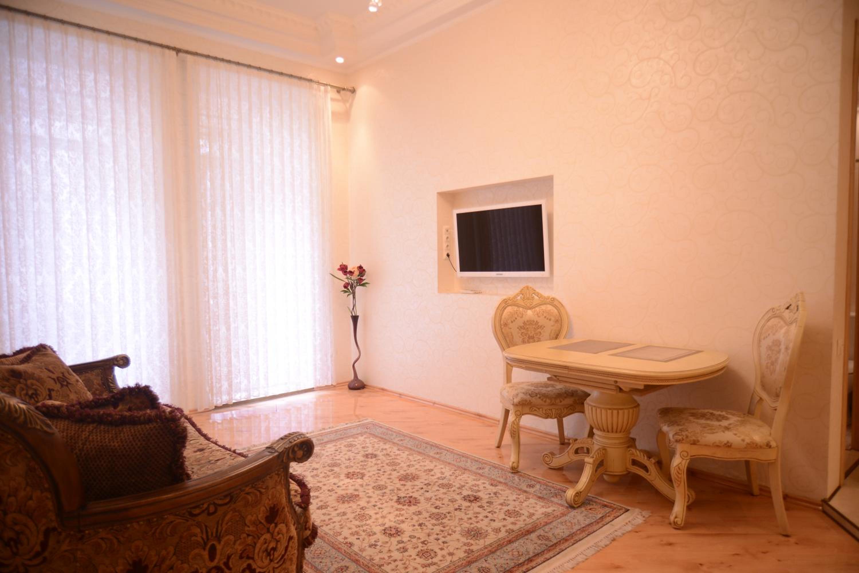 Deribasovskaya/Gavanaya view 5