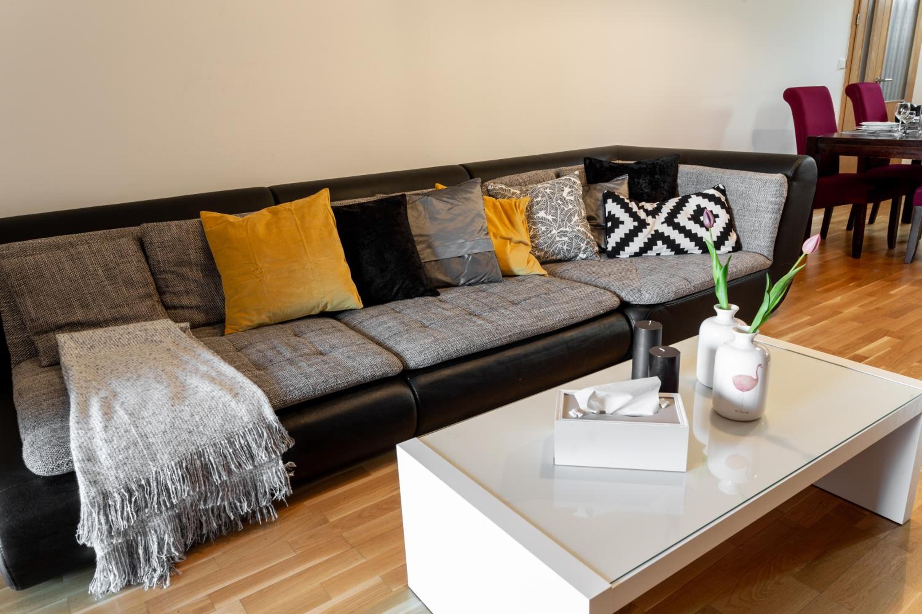 Prague Days - Two-bedroom Family Apartment with Terrace and Garage in Vinohrady