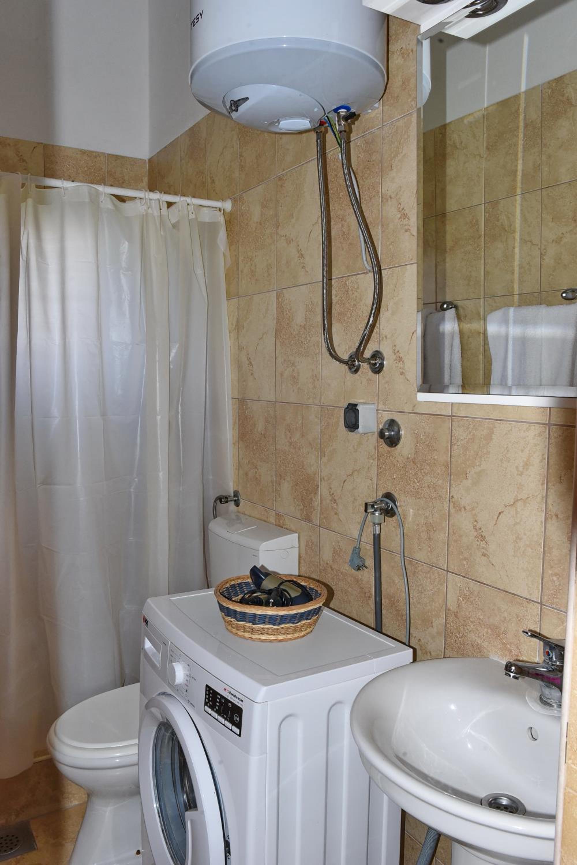 Photo 9