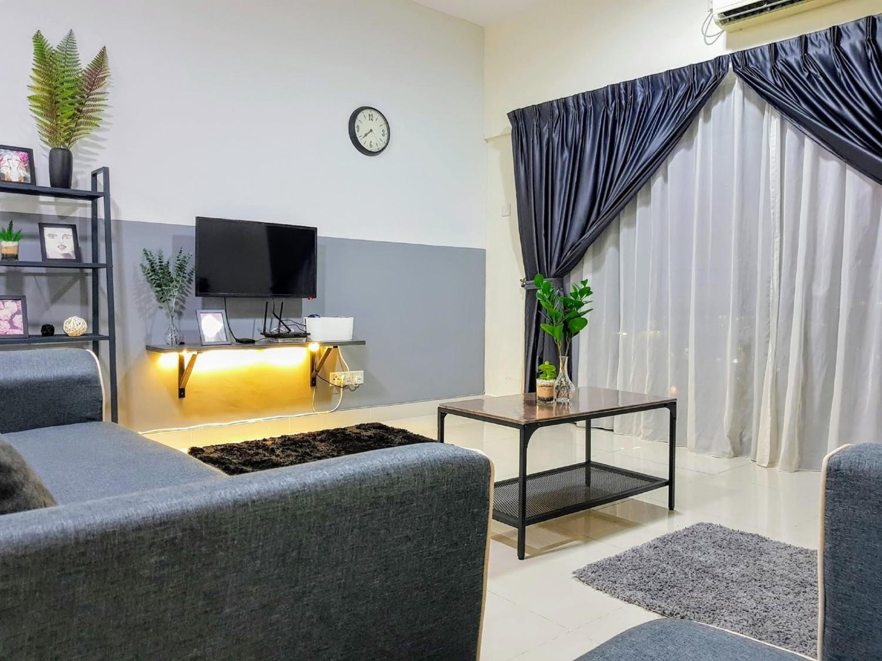Puchong Setiawalk 8-12 pax 5min LRT Cozy Apartment photo 2
